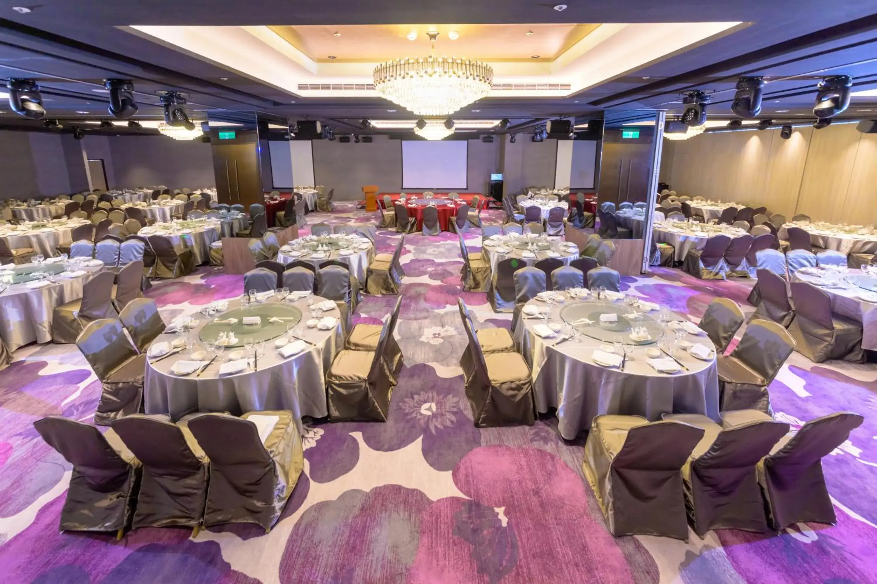 Restaurant/places to eat in JANDA Golden Tulip Hotel Restaurant/places to eat in JANDA Golden Tulip Hotel