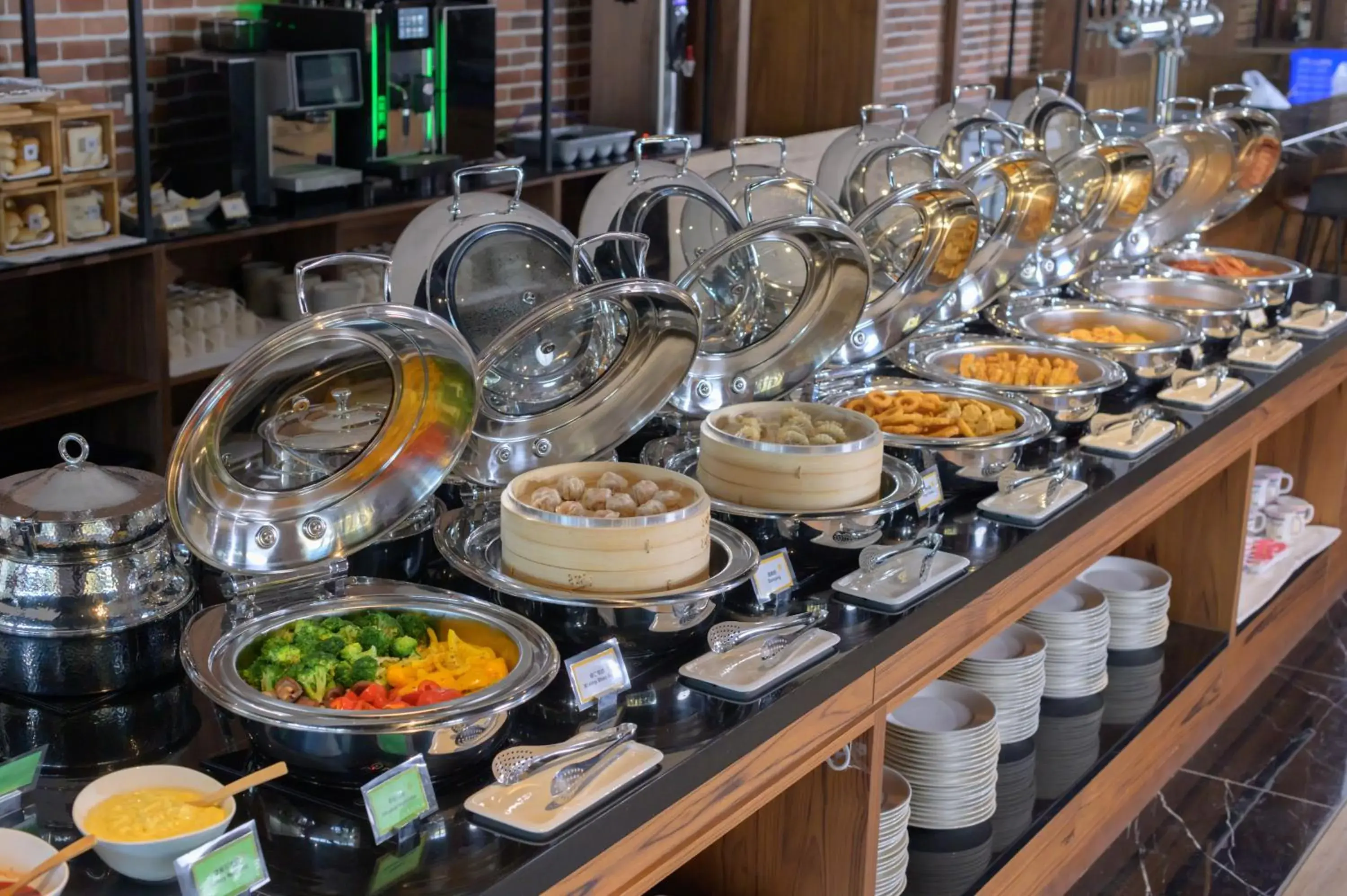 Restaurant/places to eat in JANDA Golden Tulip Hotel Restaurant/places to eat in JANDA Golden Tulip Hotel