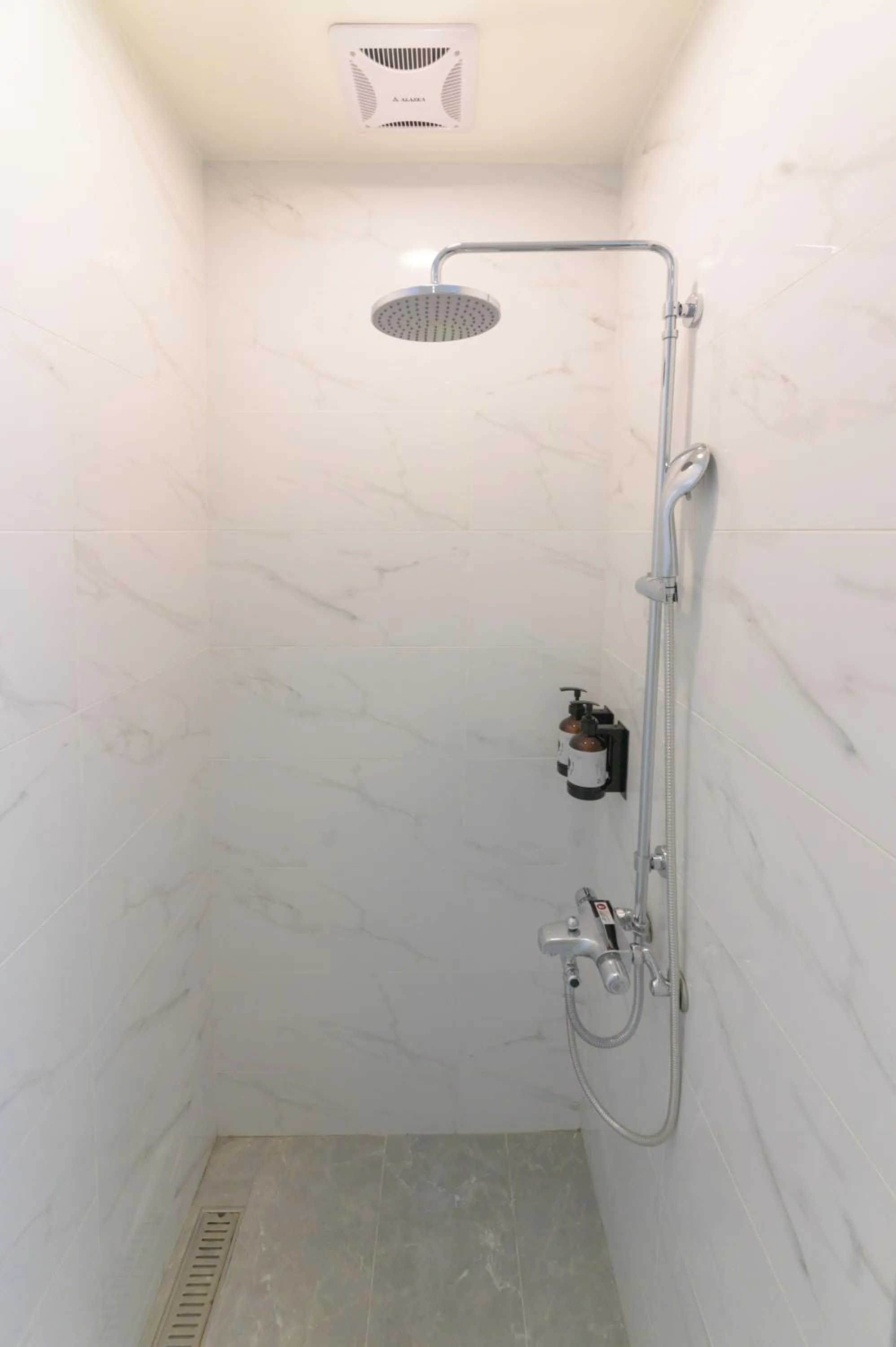 Bathroom in JANDA Golden Tulip Hotel