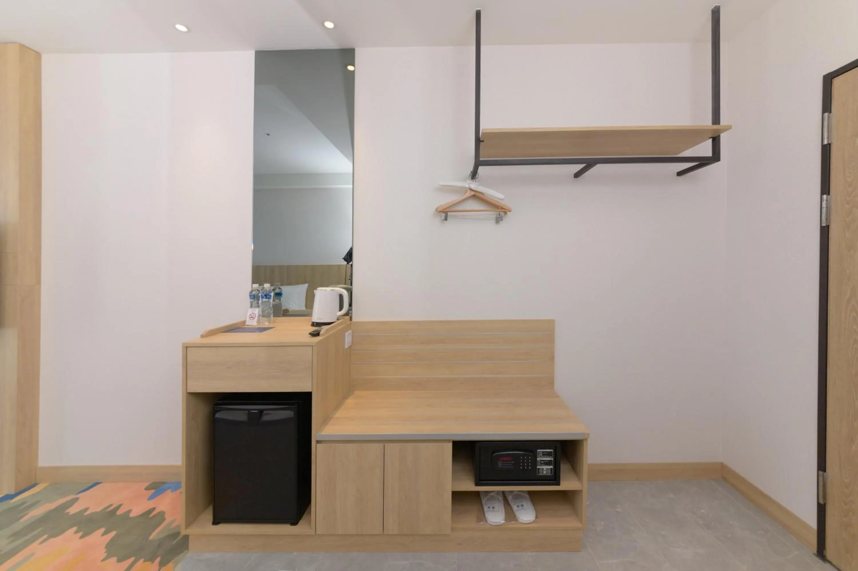 wardrobe in JANDA Golden Tulip Hotel