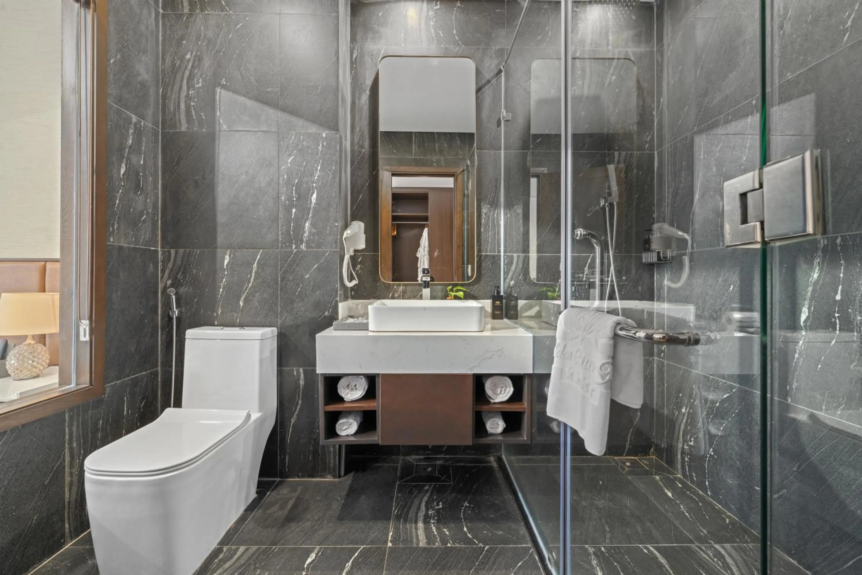 Shower in Golden Lotus Grand Da Nang - Panoramic Rooftop Bar & Daily Afternoon Tea