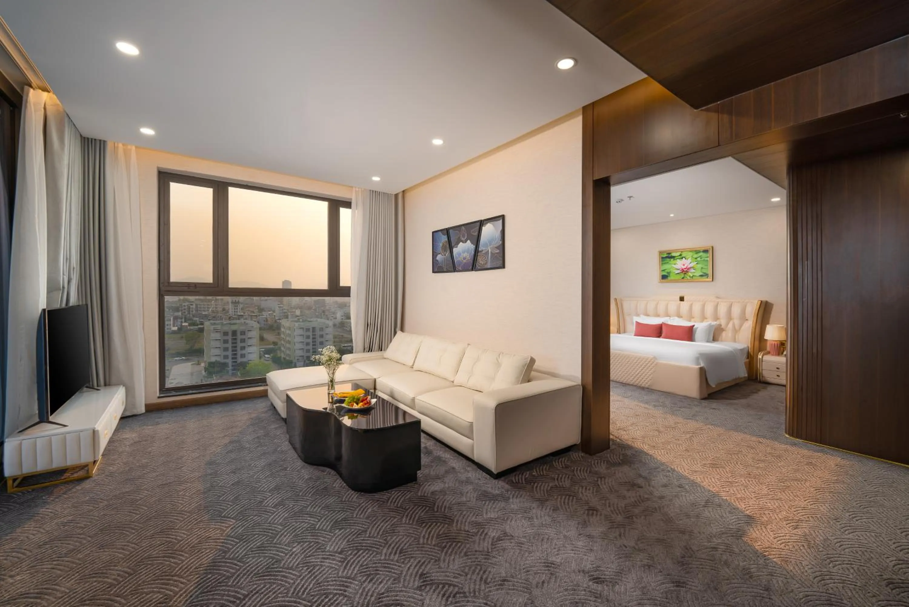 TV and multimedia, Bed in Golden Lotus Grand Da Nang - Panoramic Rooftop Bar & Daily Afternoon Tea