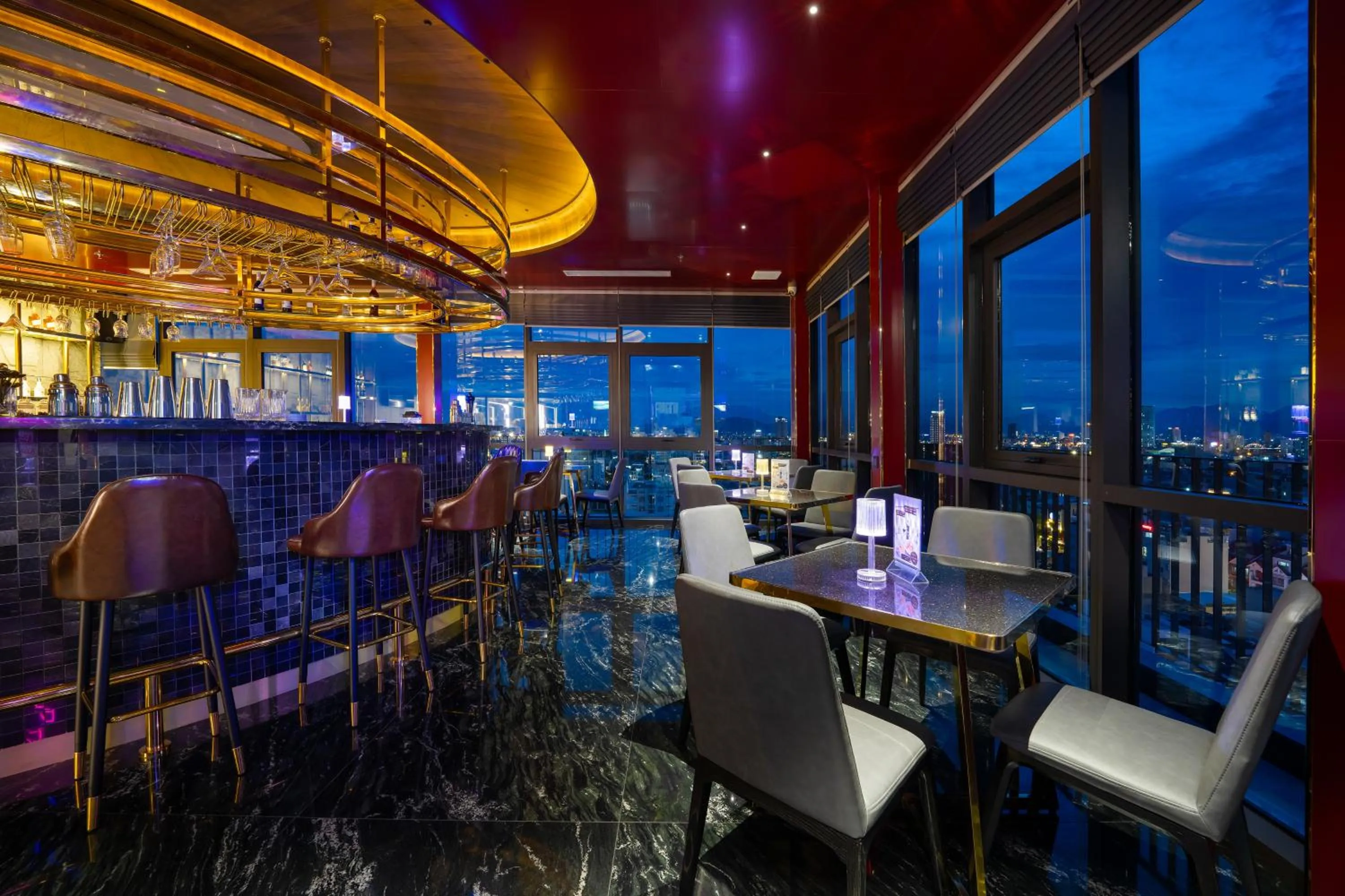 Lounge or bar in Golden Lotus Grand Da Nang - Panoramic Rooftop Bar & Daily Afternoon Tea