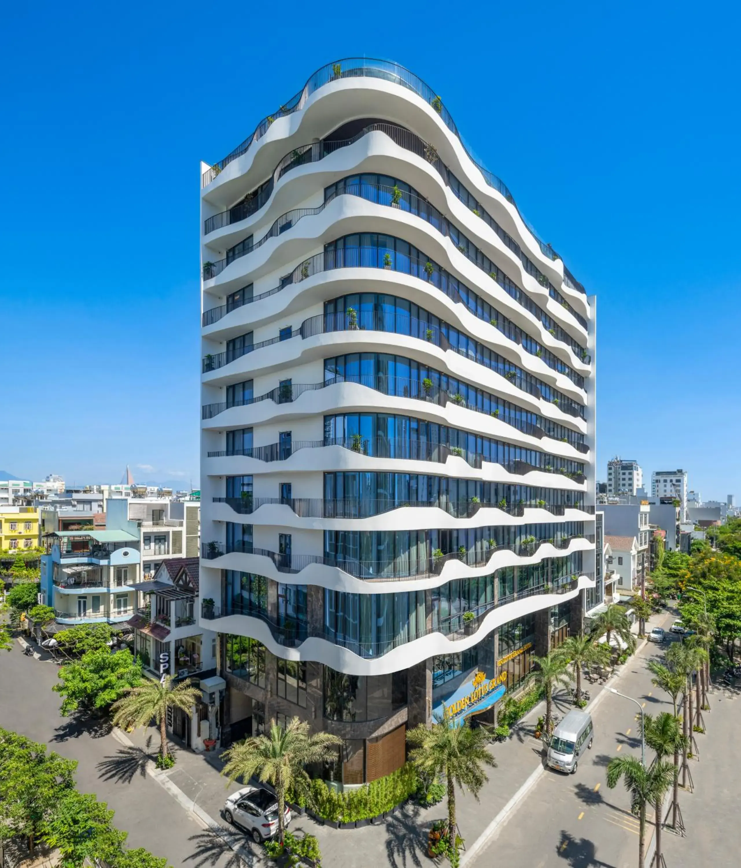 Property building in Golden Lotus Grand Da Nang - Panoramic Rooftop Bar & Daily Afternoon Tea Property building in Golden Lotus Grand Da Nang - Panoramic Rooftop Bar & Daily Afternoon Tea