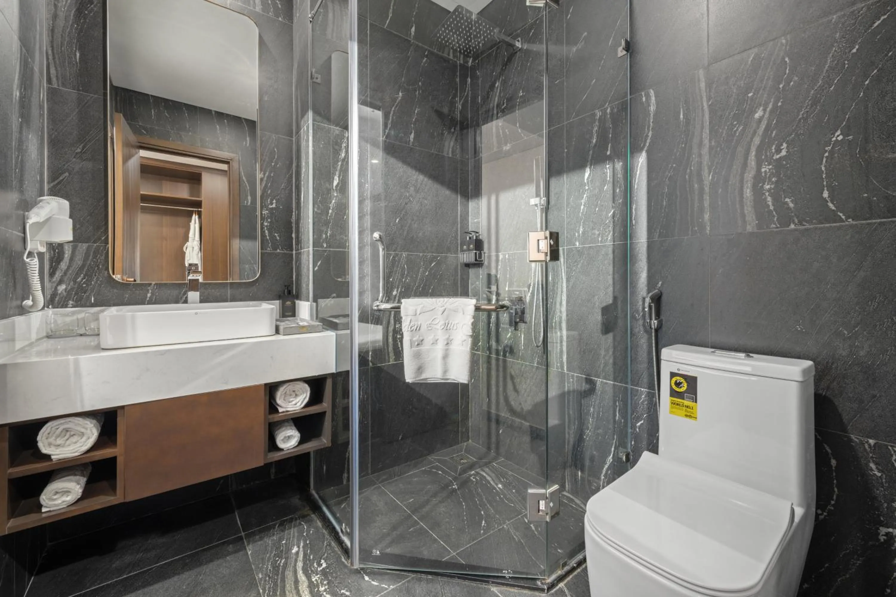 Shower in Golden Lotus Grand Da Nang - Panoramic Rooftop Bar & Daily Afternoon Tea