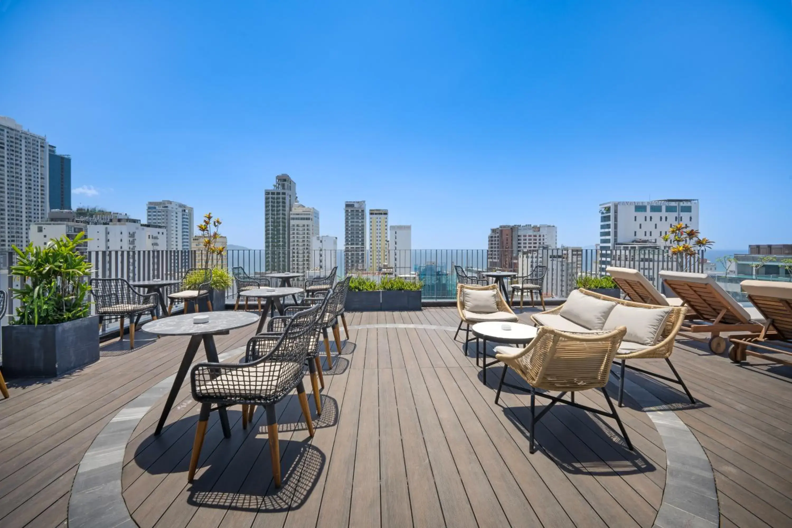 Lounge or bar in Golden Lotus Grand Da Nang - Panoramic Rooftop Bar & Daily Afternoon Tea Lounge or bar in Golden Lotus Grand Da Nang - Panoramic Rooftop Bar & Daily Afternoon Tea