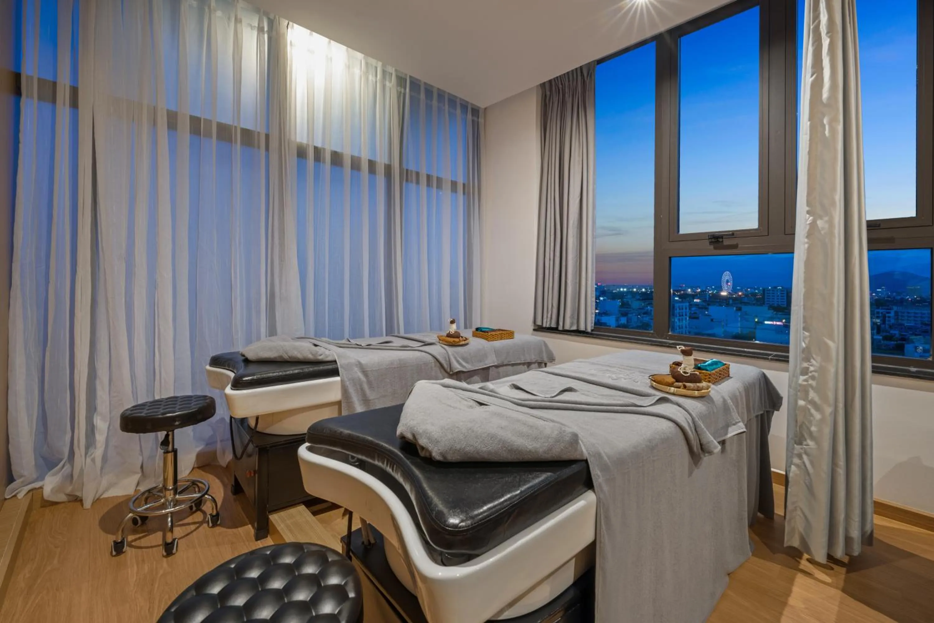 Massage in Golden Lotus Grand Da Nang - Panoramic Rooftop Bar & Daily Afternoon Tea