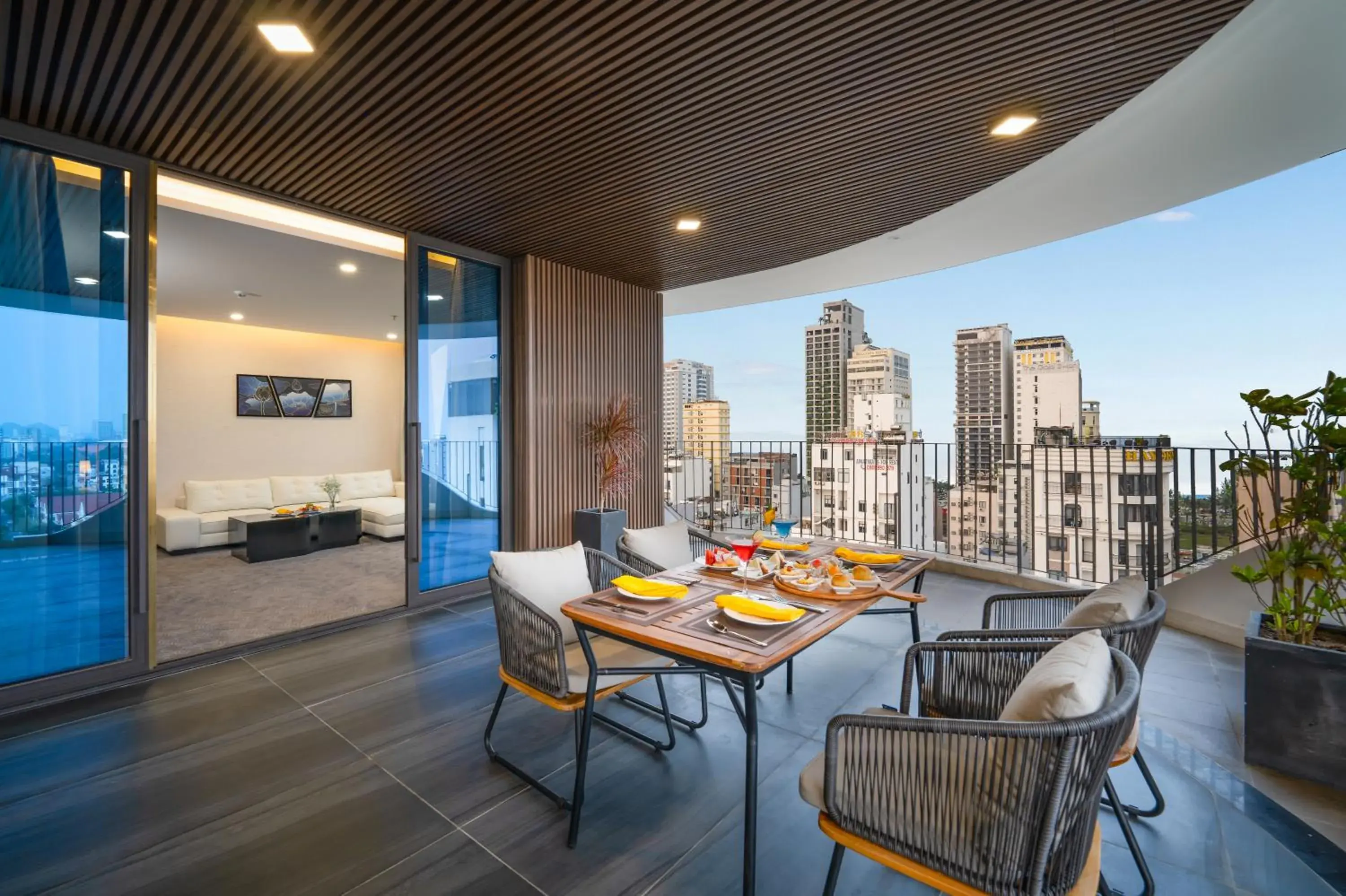 Property building in Golden Lotus Grand Da Nang - Panoramic Rooftop Bar & Daily Afternoon Tea Property building in Golden Lotus Grand Da Nang - Panoramic Rooftop Bar & Daily Afternoon Tea