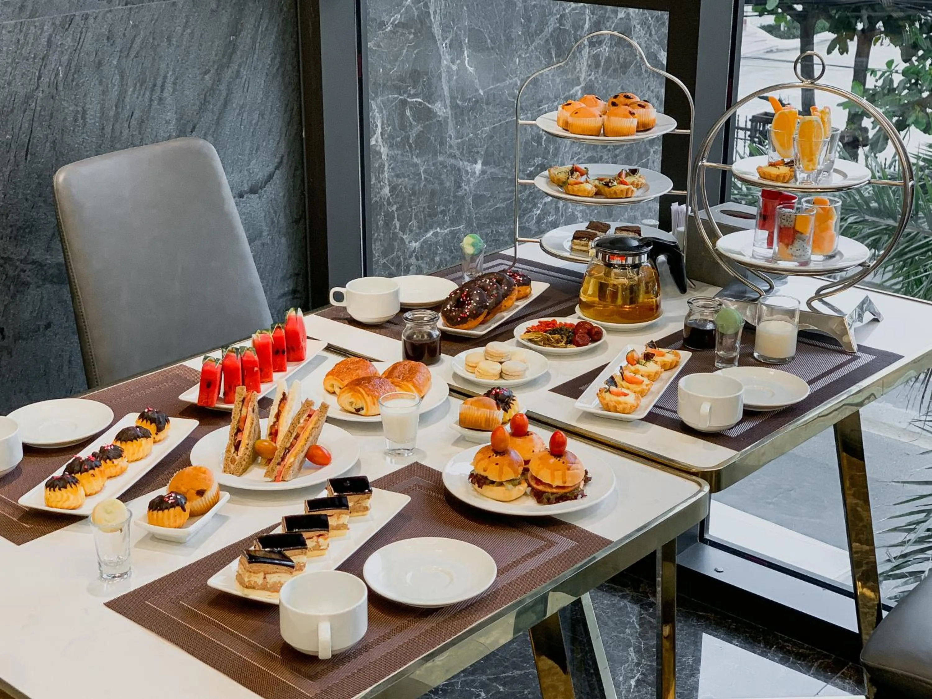 Food and drinks in Golden Lotus Grand Da Nang - Panoramic Rooftop Bar & Daily Afternoon Tea