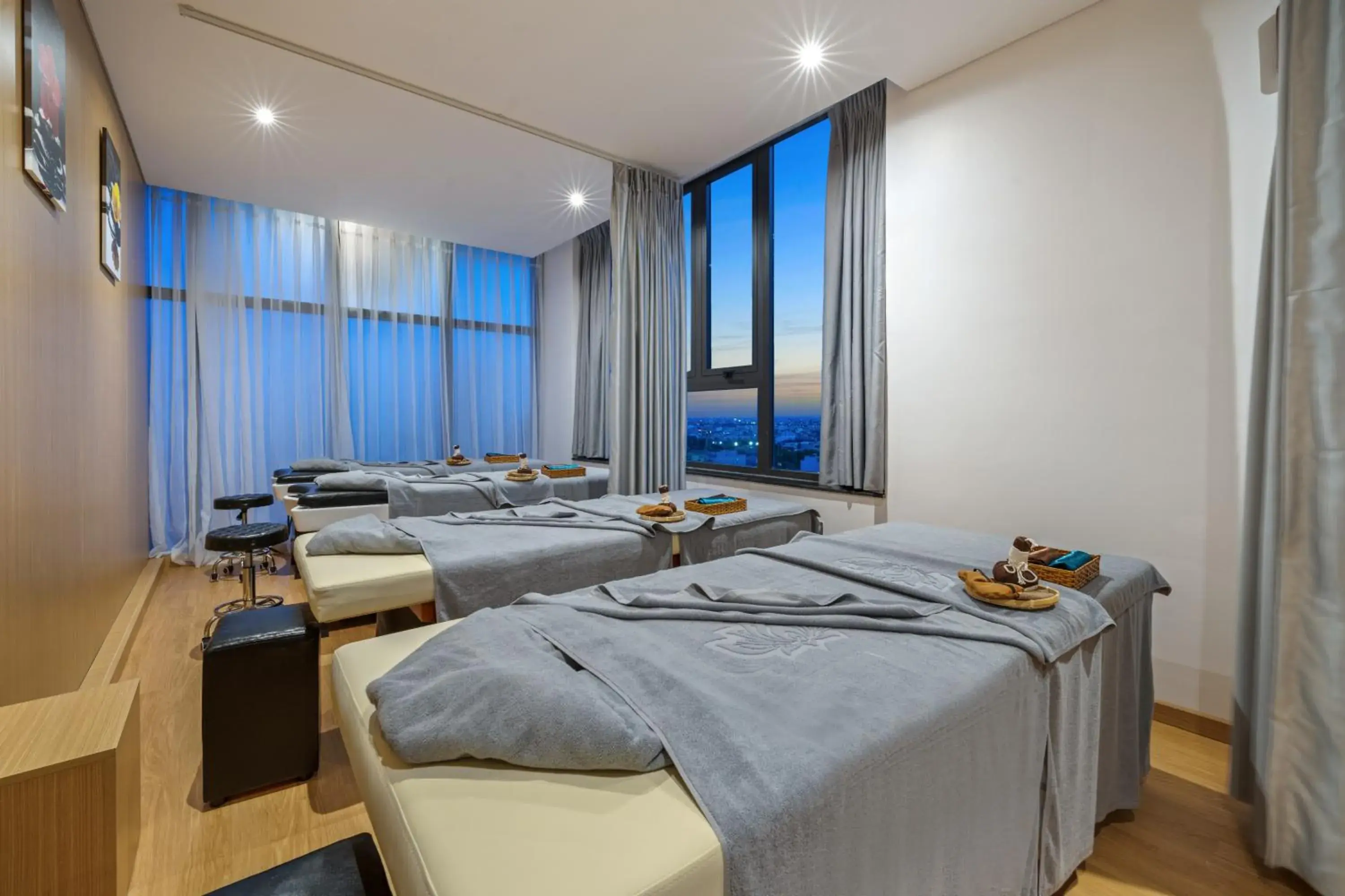 Massage, Bed in Golden Lotus Grand Da Nang - Panoramic Rooftop Bar & Daily Afternoon Tea Massage, Bed in Golden Lotus Grand Da Nang - Panoramic Rooftop Bar & Daily Afternoon Tea