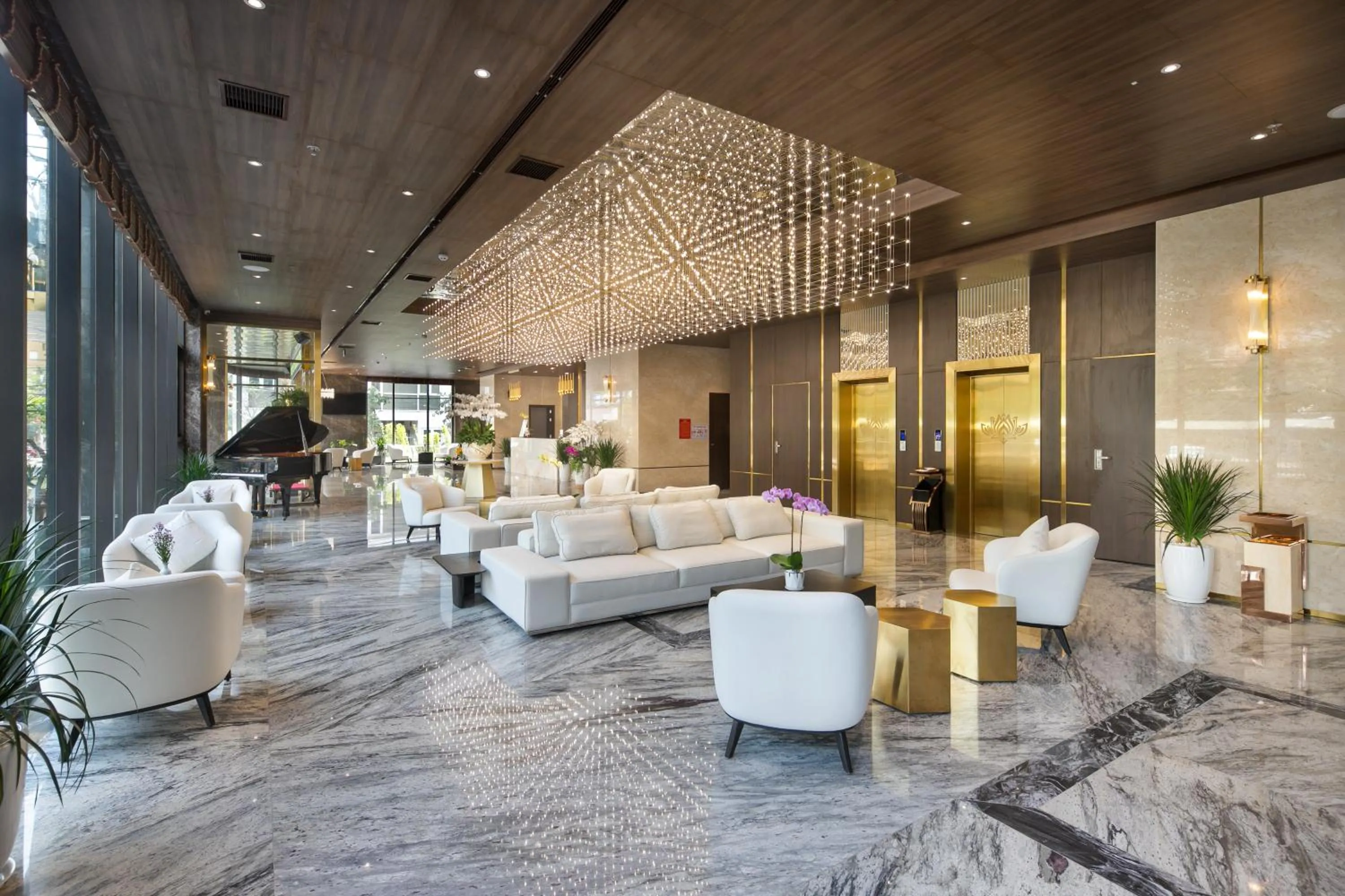 Lobby or reception in Golden Lotus Grand Da Nang - Panoramic Rooftop Bar & Daily Afternoon Tea