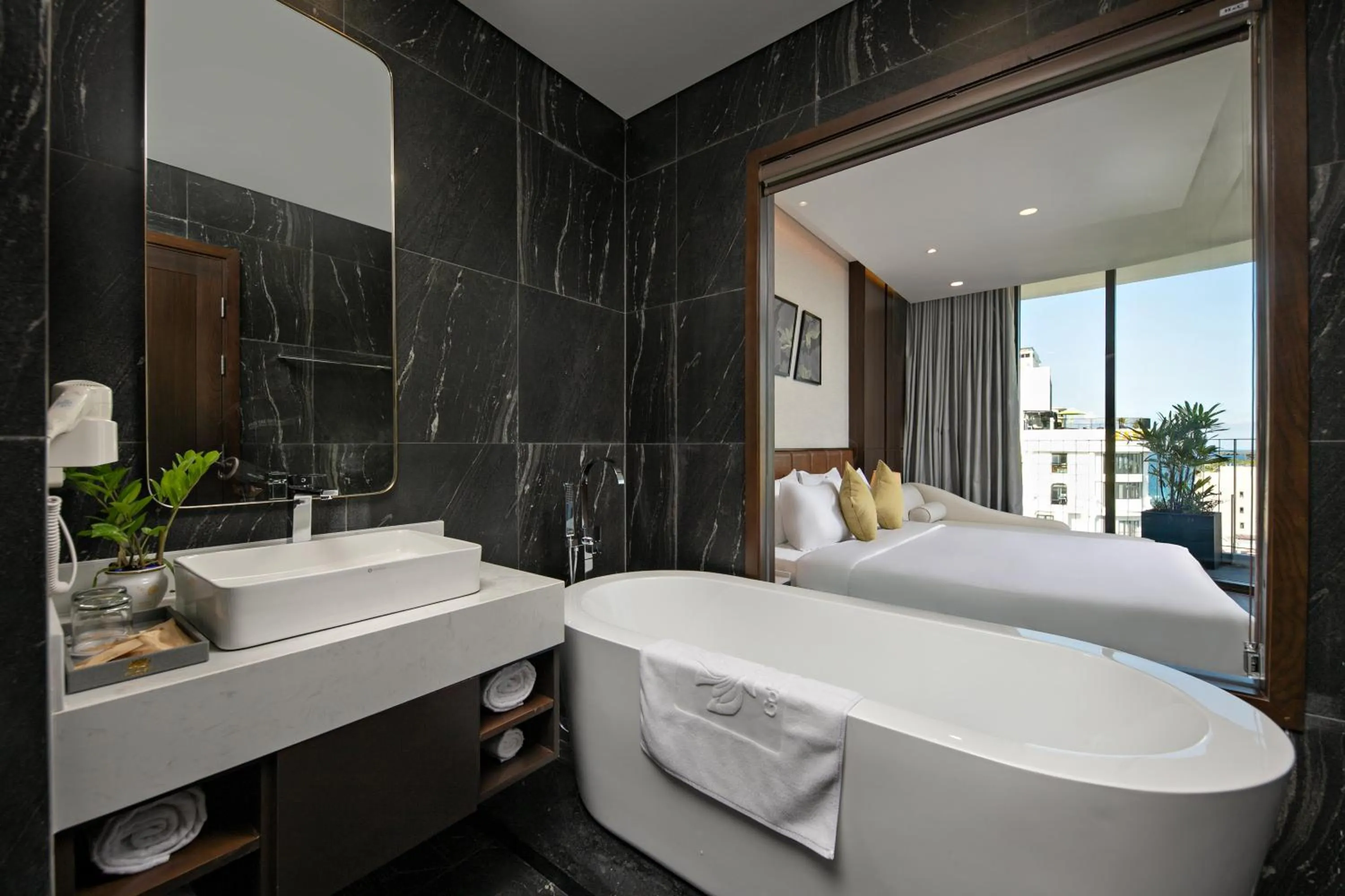 Bed in Golden Lotus Grand Da Nang - Panoramic Rooftop Bar & Daily Afternoon Tea