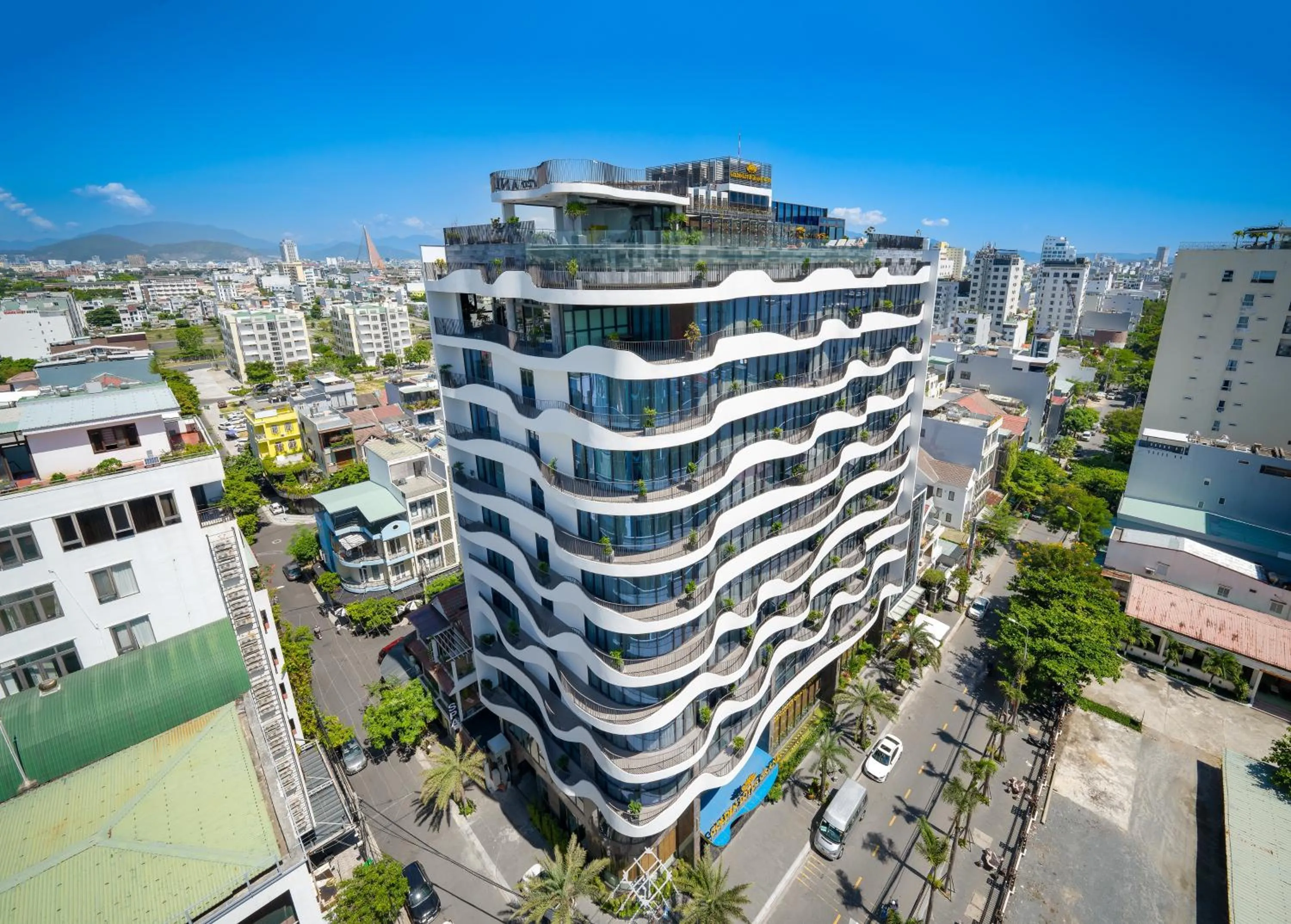 Property building in Golden Lotus Grand Da Nang - Panoramic Rooftop Bar & Daily Afternoon Tea