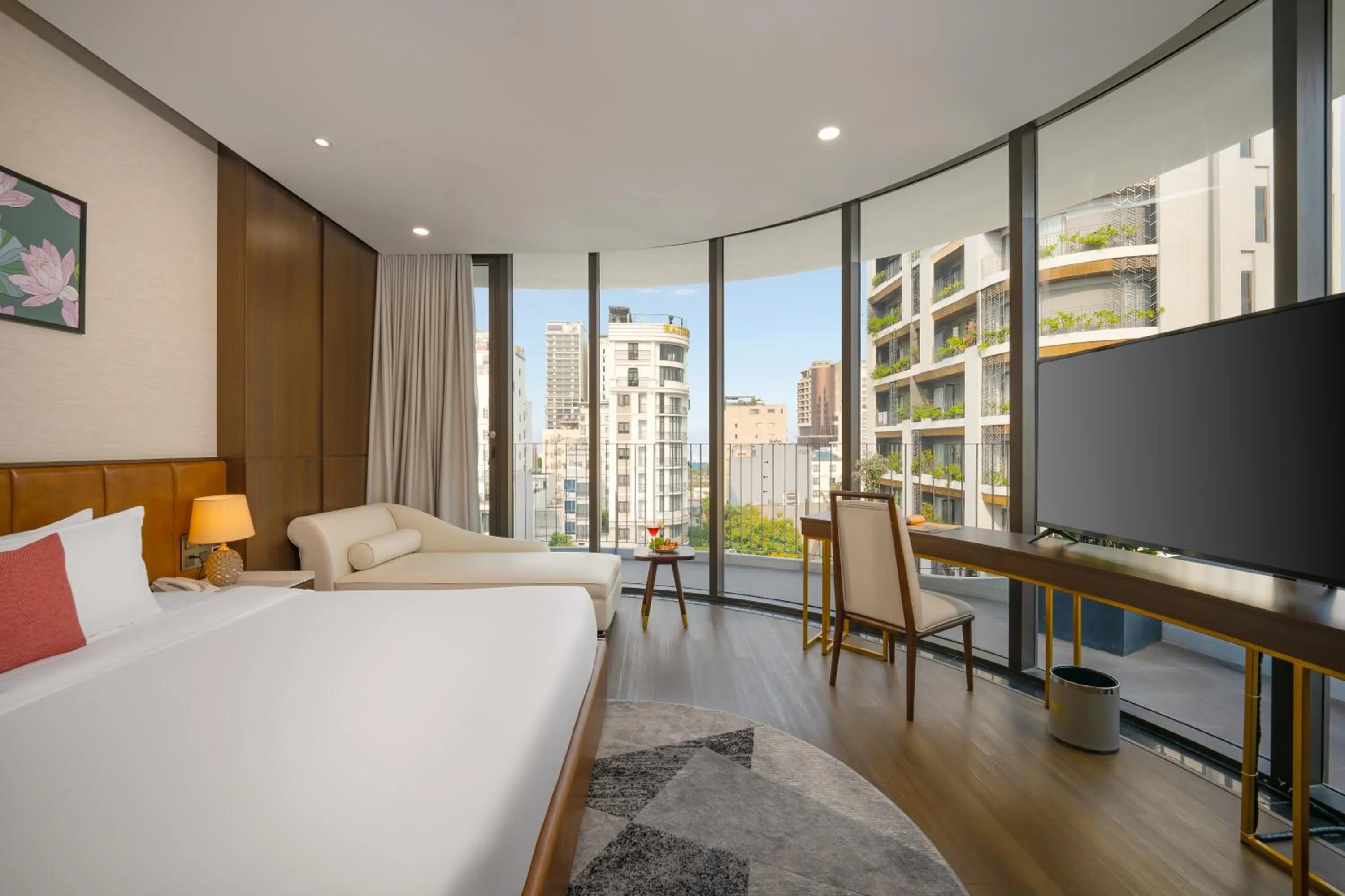 Bed in Golden Lotus Grand Da Nang - Panoramic Rooftop Bar & Daily Afternoon Tea
