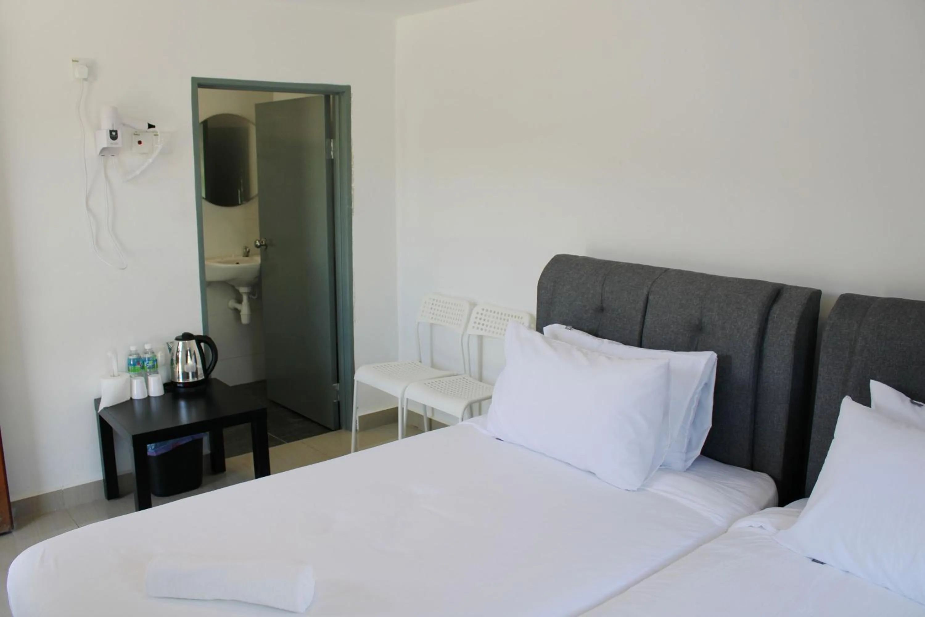 Photo of the whole room, Bed in Happy Valley Eco Farm