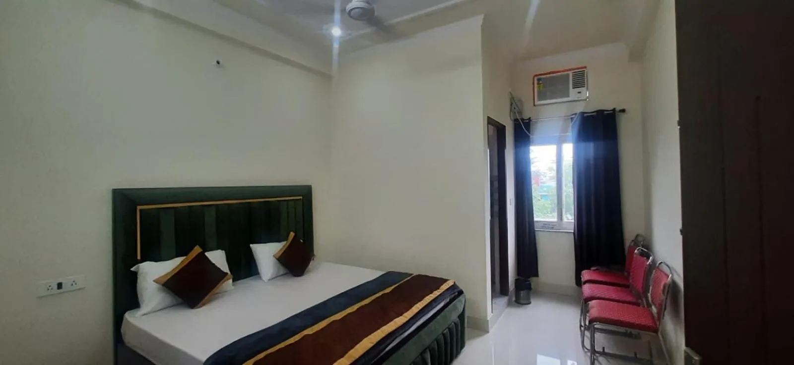 Bed in Hotel THE BIRD Dehradun