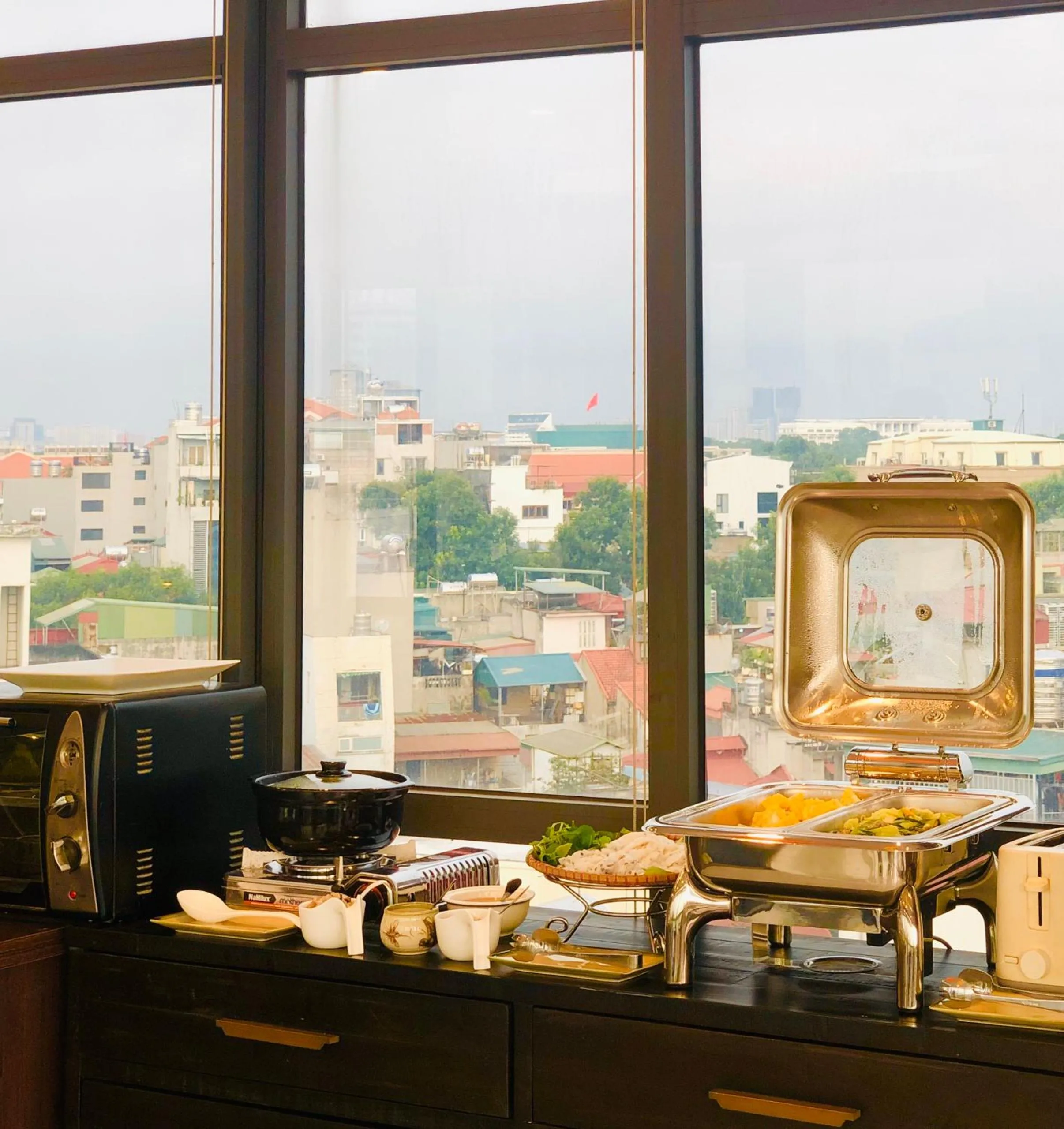 Food in Free Airport Service Deals w Singita Classy Boutique Hotel & Travel