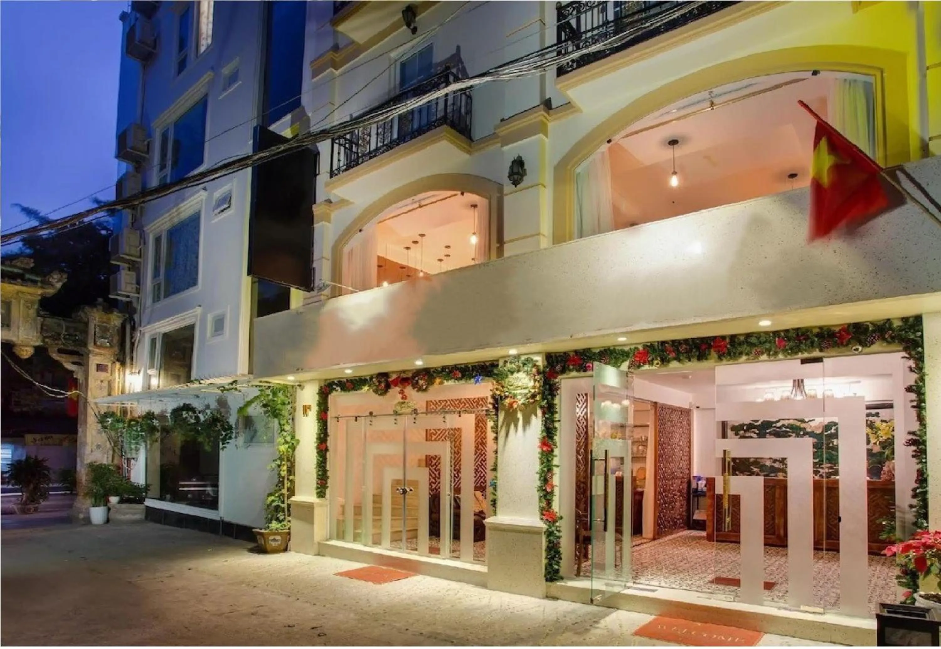 Property building in Free Airport Service Deals w Singita Classy Boutique Hotel & Travel