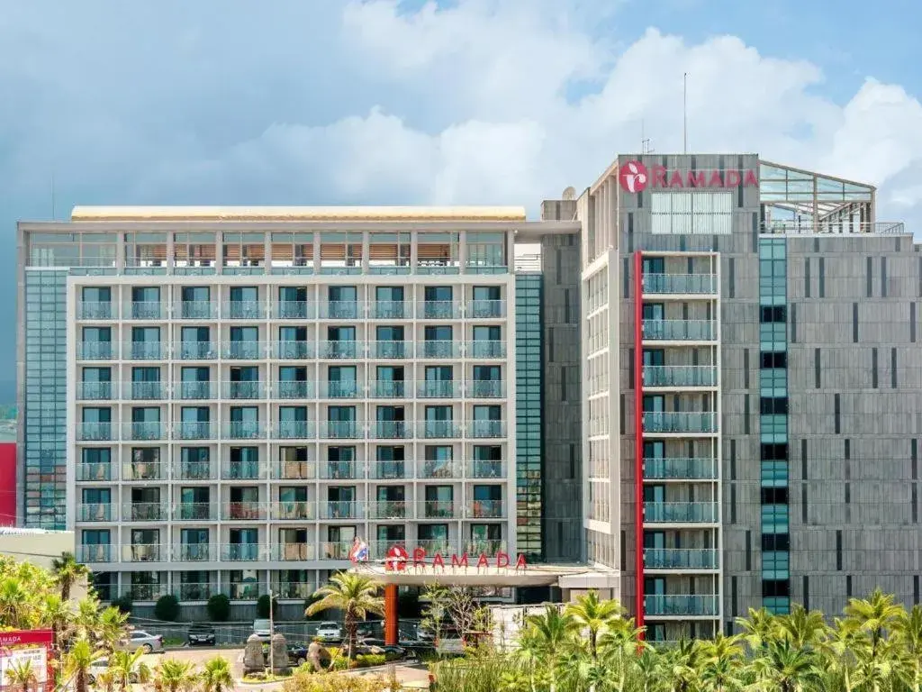 Property building in Ramada by Wyndham Jeju Hamdeok Property building in Ramada by Wyndham Jeju Hamdeok