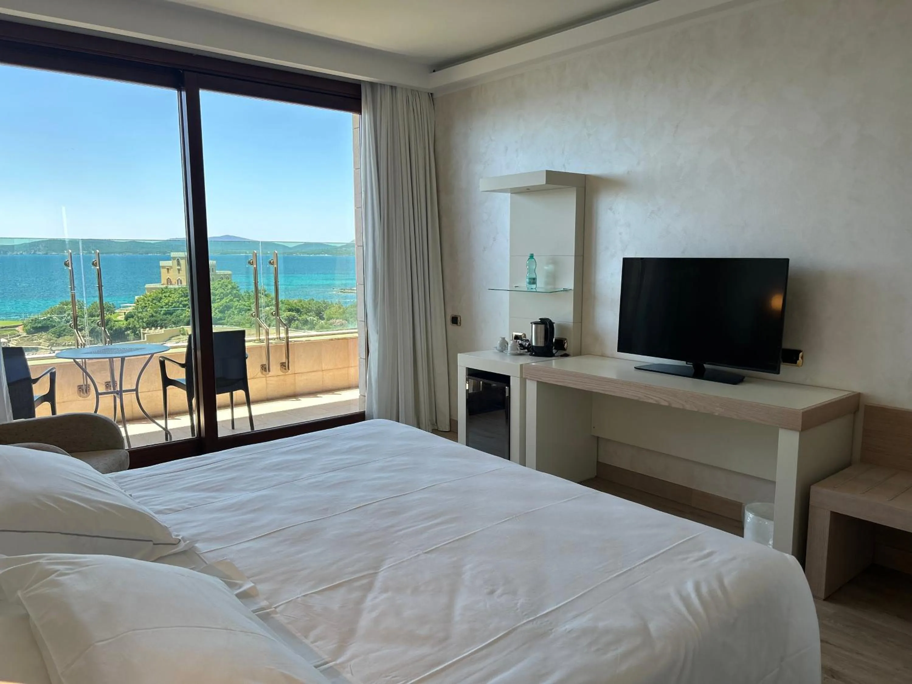 Balcony/Terrace, Bed in Smy Carlos V Wellness & Spa Alghero
