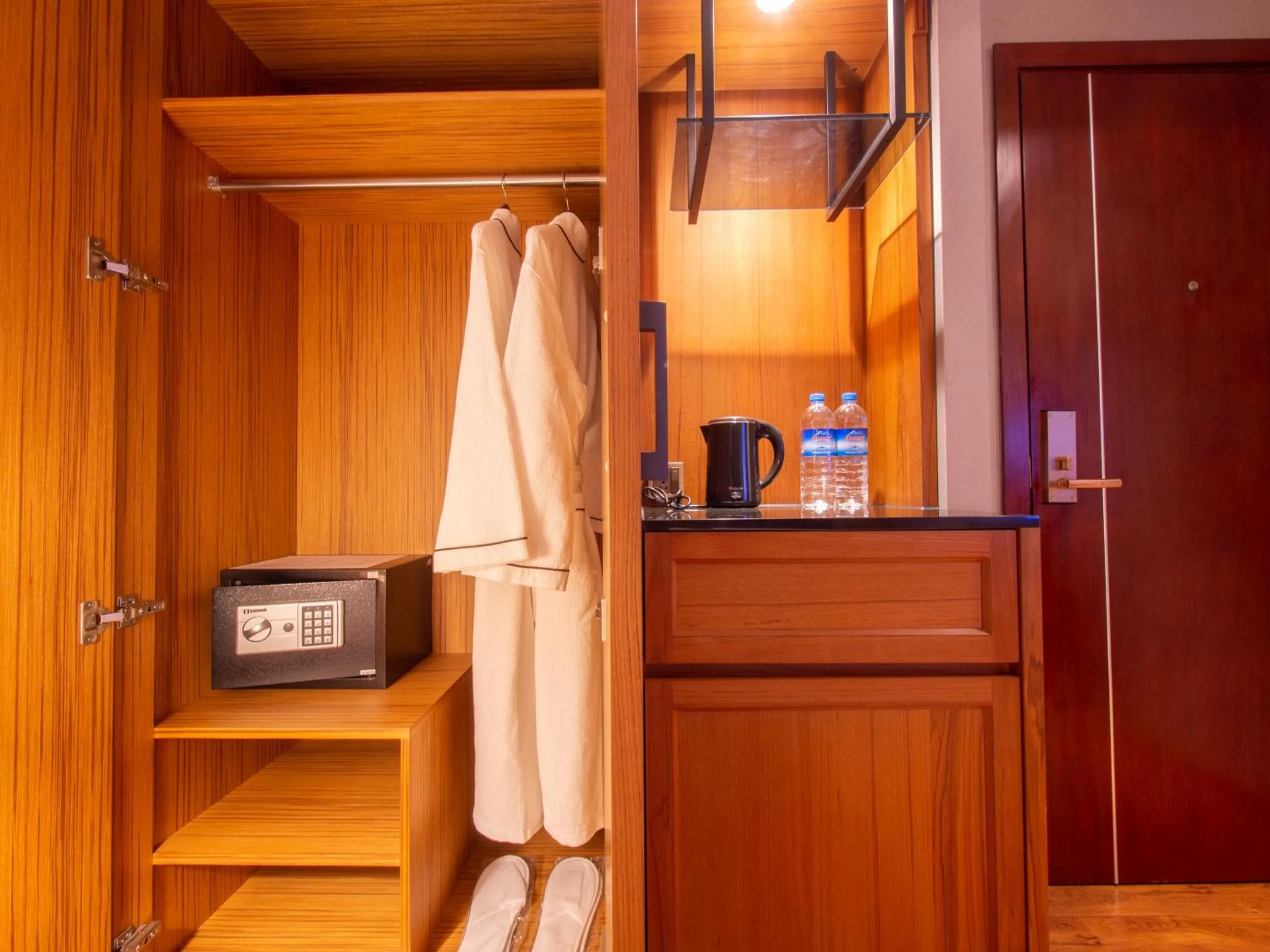 Coffee/tea facilities in Prince Hotel