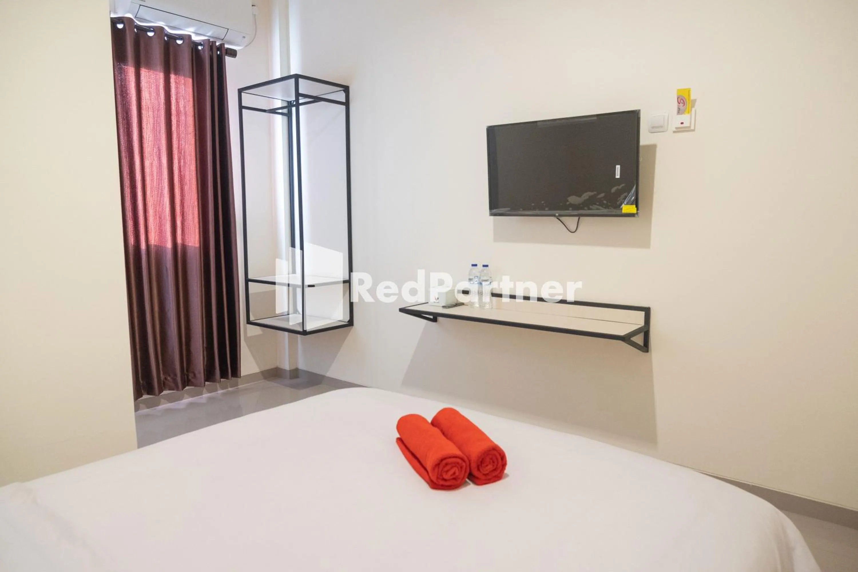 Bedroom, Bed in Astana Malioboro Mitra RedDoorz