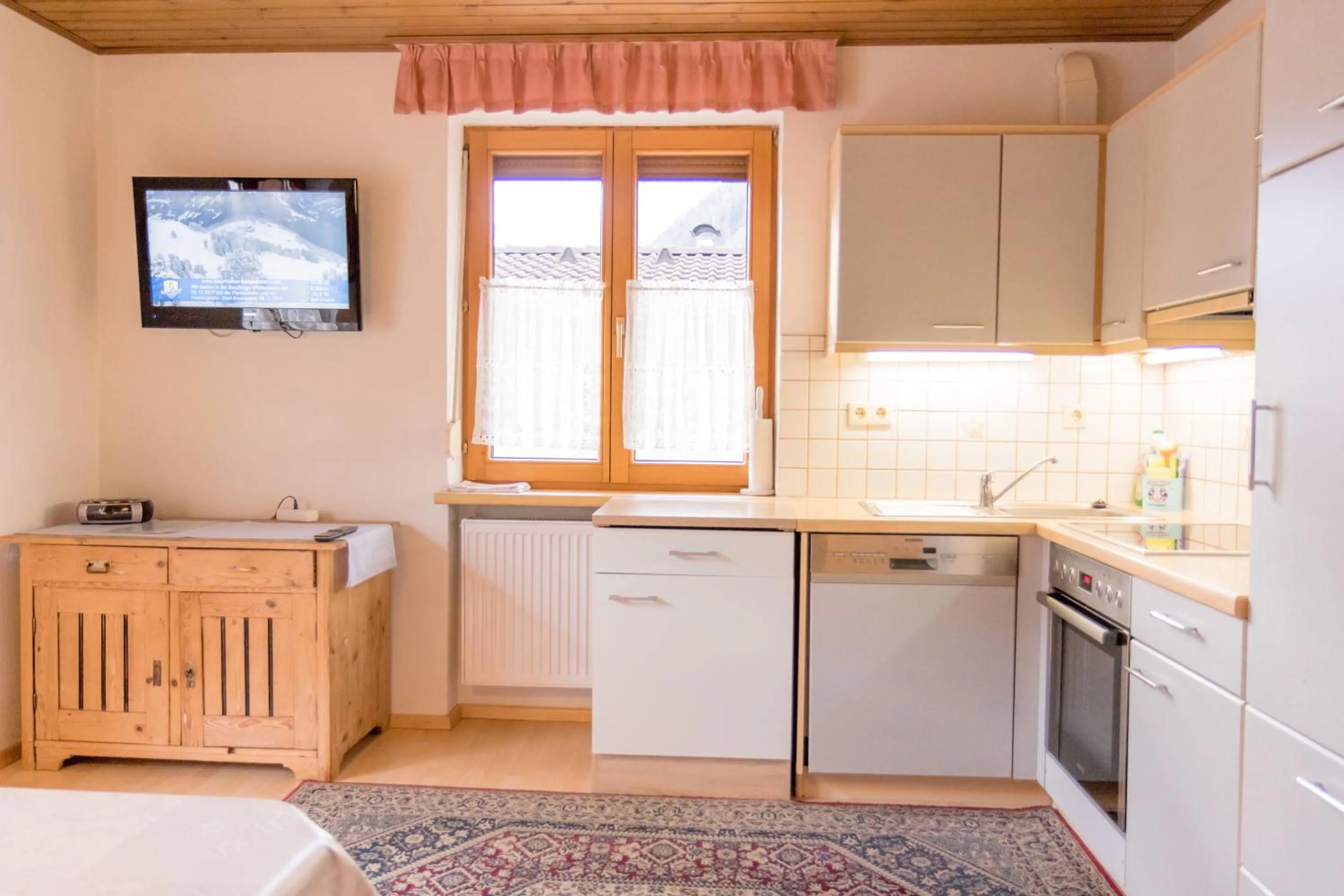 Kitchen or kitchenette in Landhaus Alpenrose