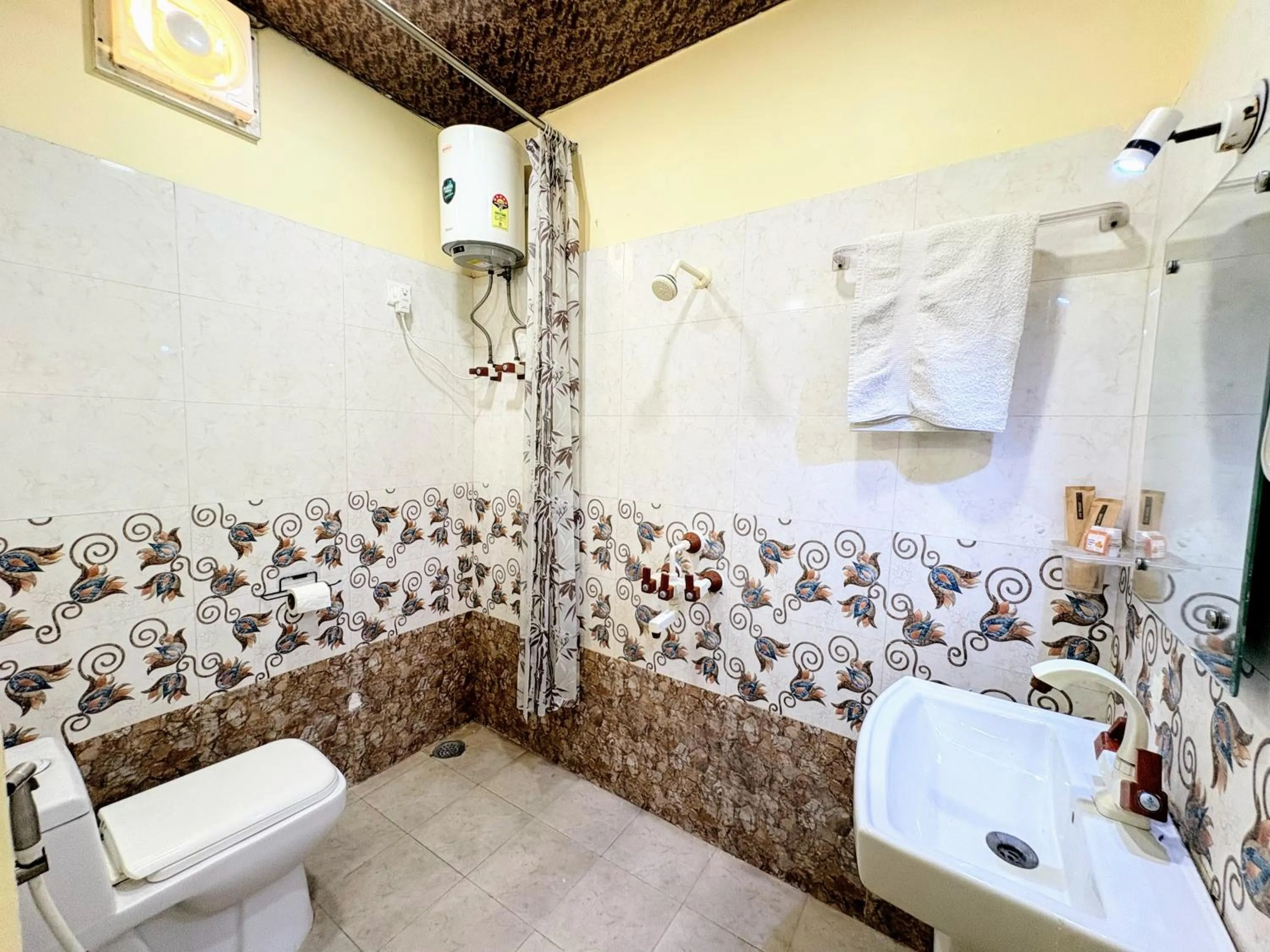 Shower in Su- Koon Homestay