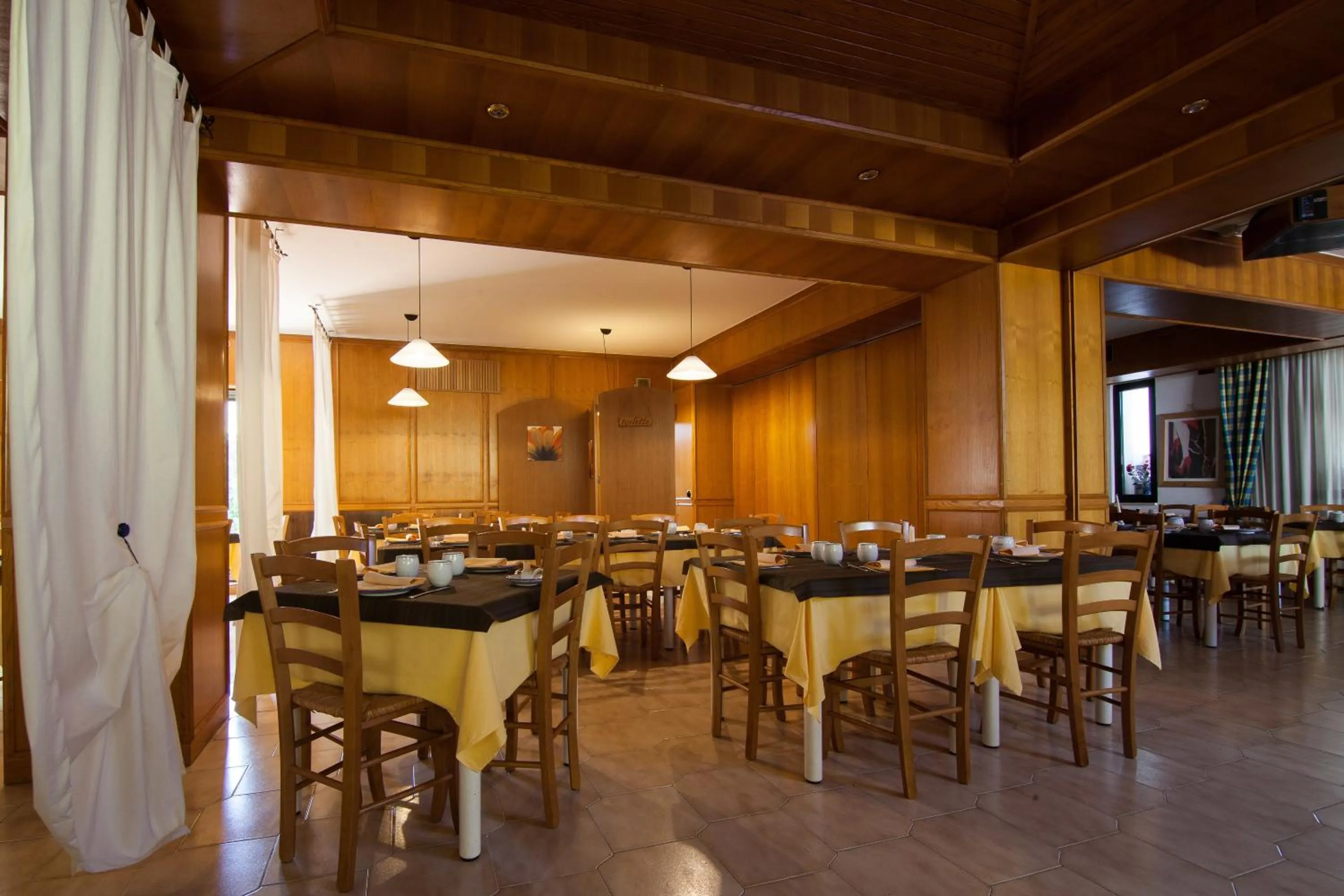 Restaurant/places to eat in Hotel Donatello