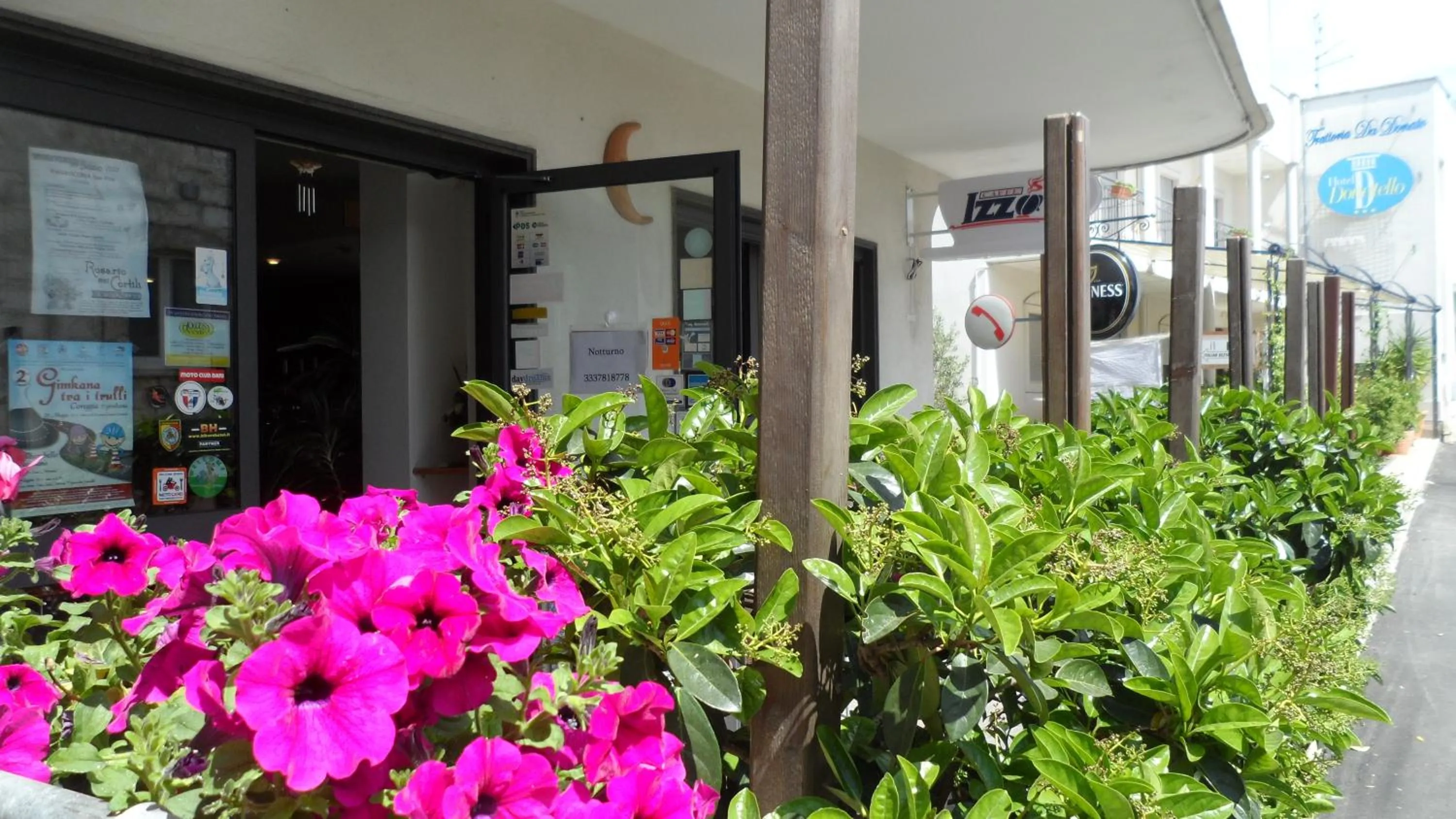 Facade/entrance in Hotel Donatello