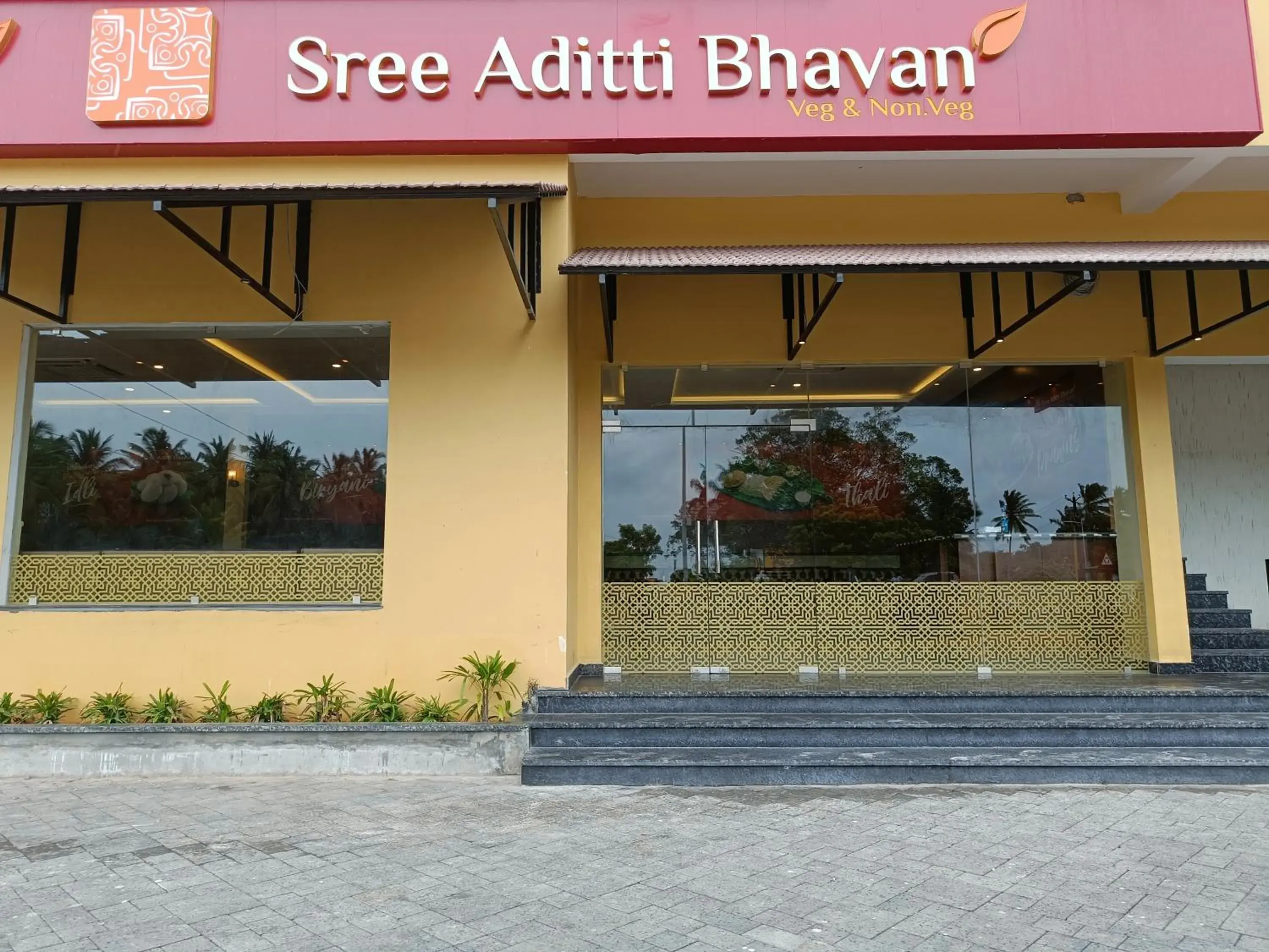 Restaurant/places to eat in Hotel Comorin Grand Restaurant/places to eat in Hotel Comorin Grand