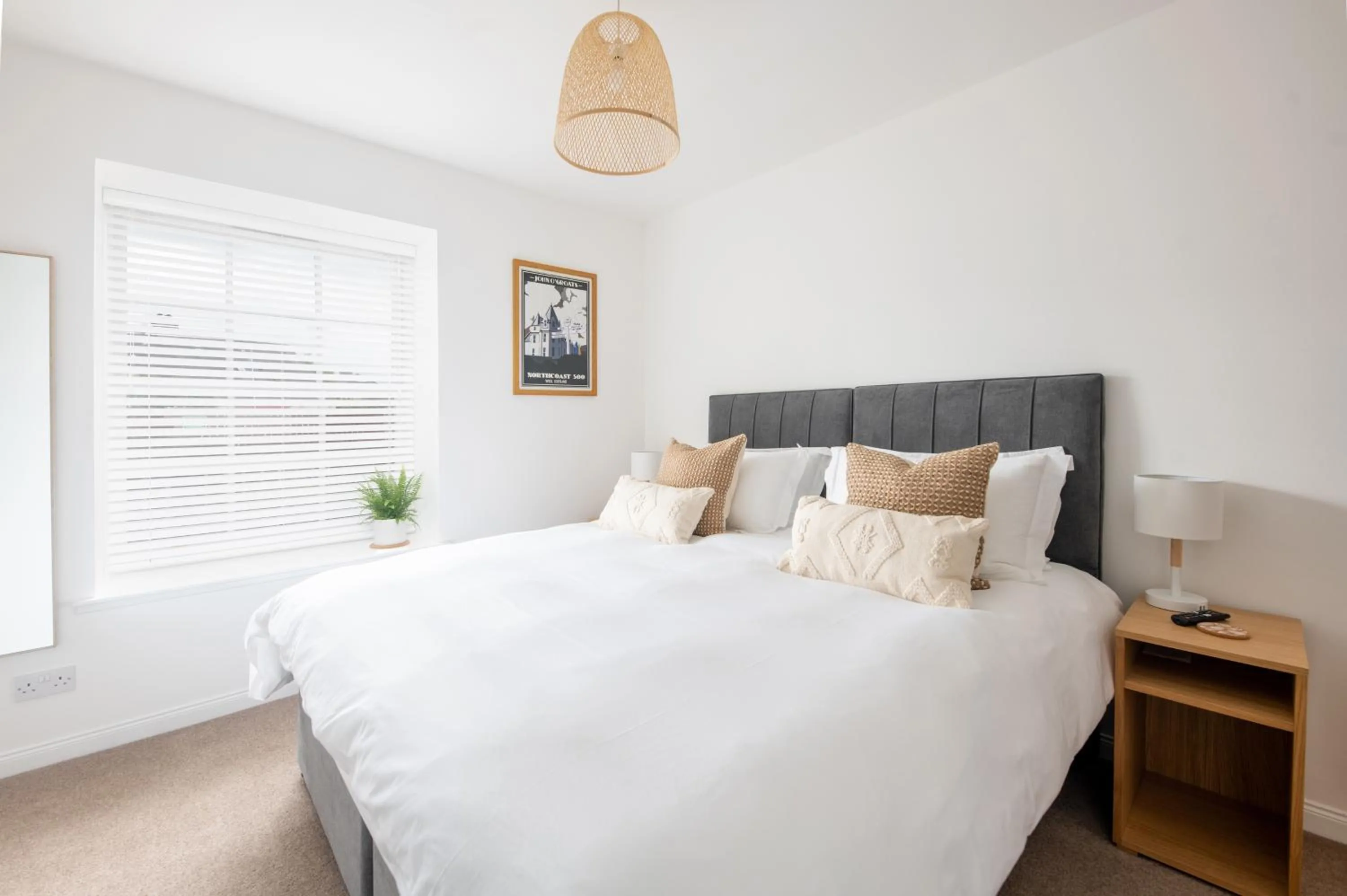 Bedroom, Bed in End House Inverness