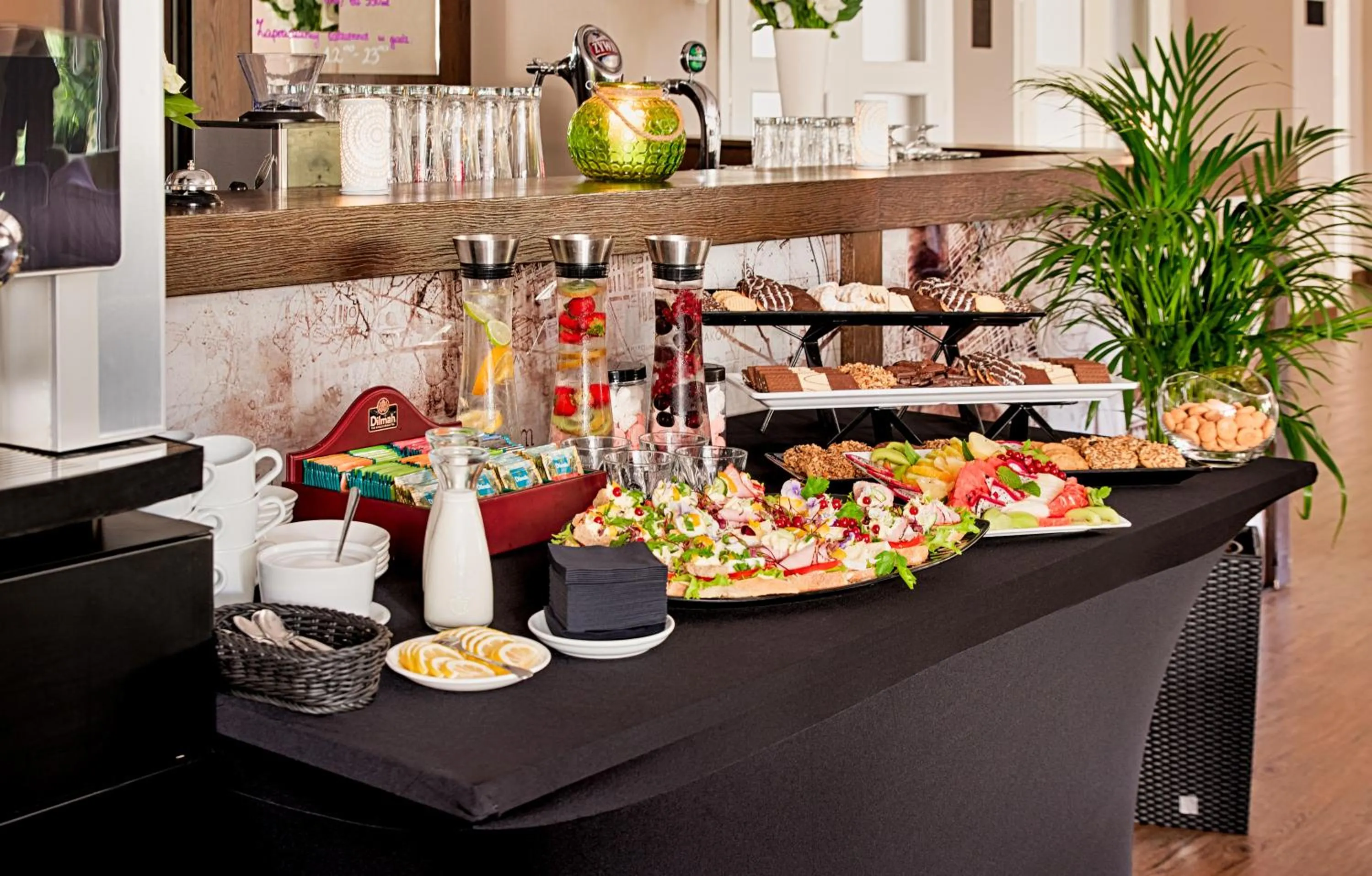 Buffet breakfast in Citi Hotel's Warszawa-Falenty