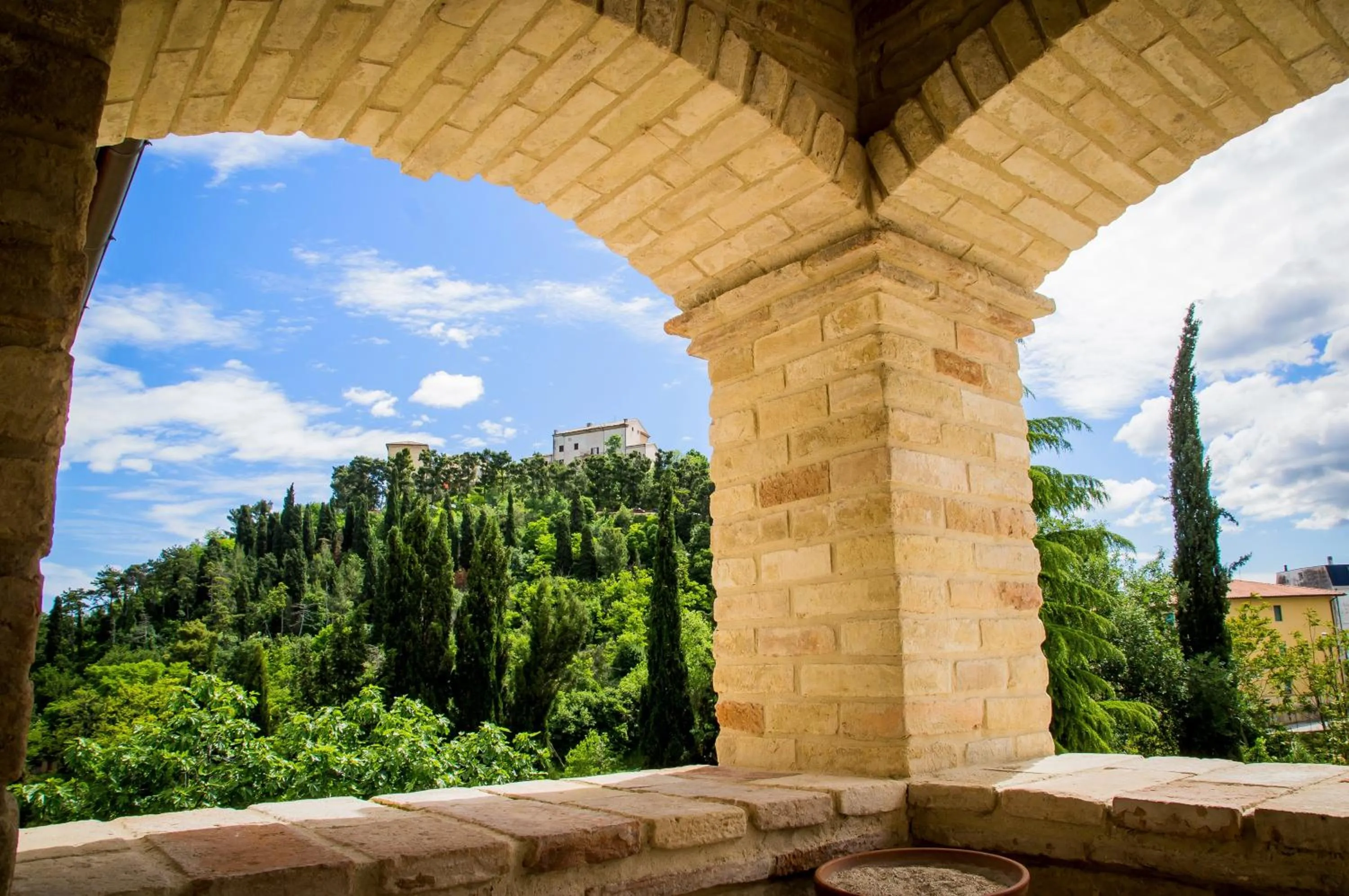 Facade/entrance in La Finestra sul Conero