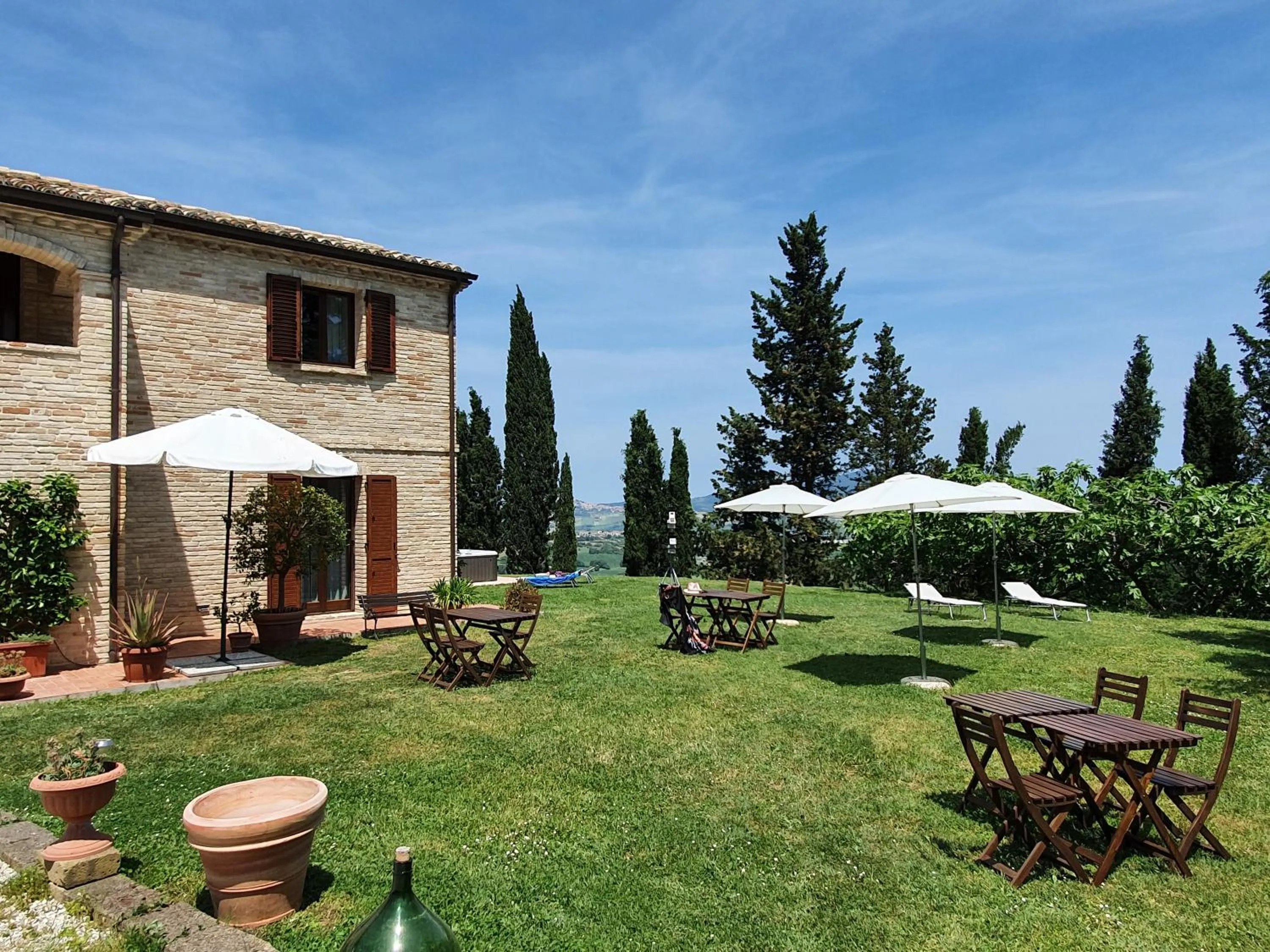 Property building in La Finestra sul Conero