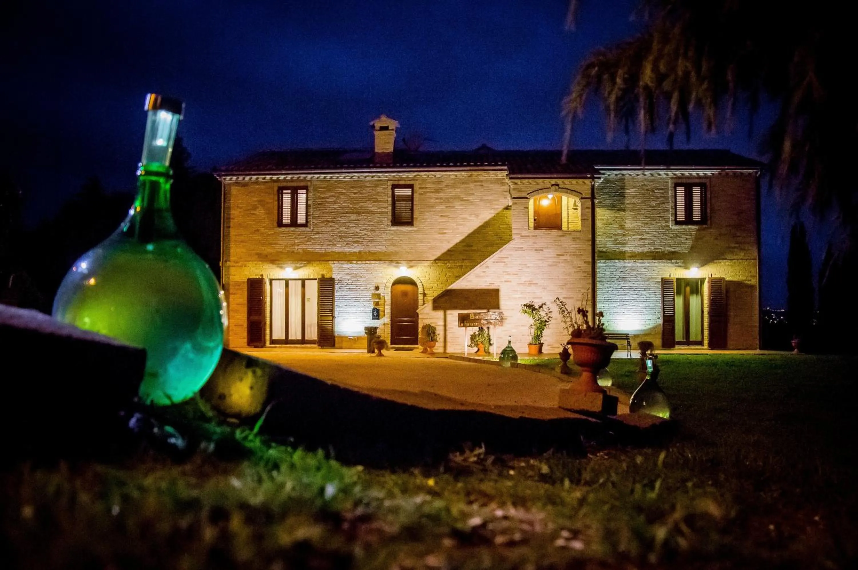 Property building in La Finestra sul Conero