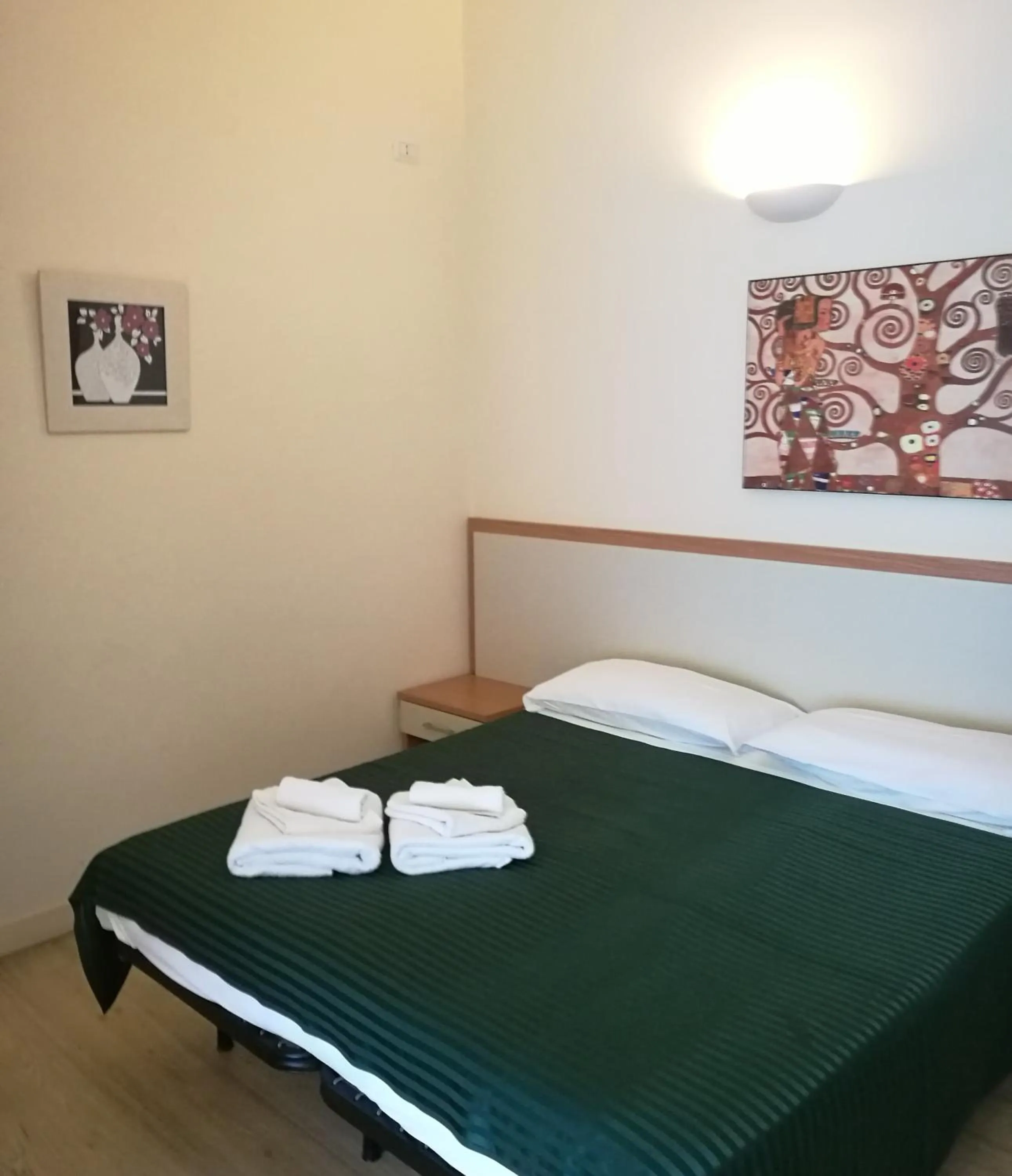 Bedroom, Bed in Serendipity