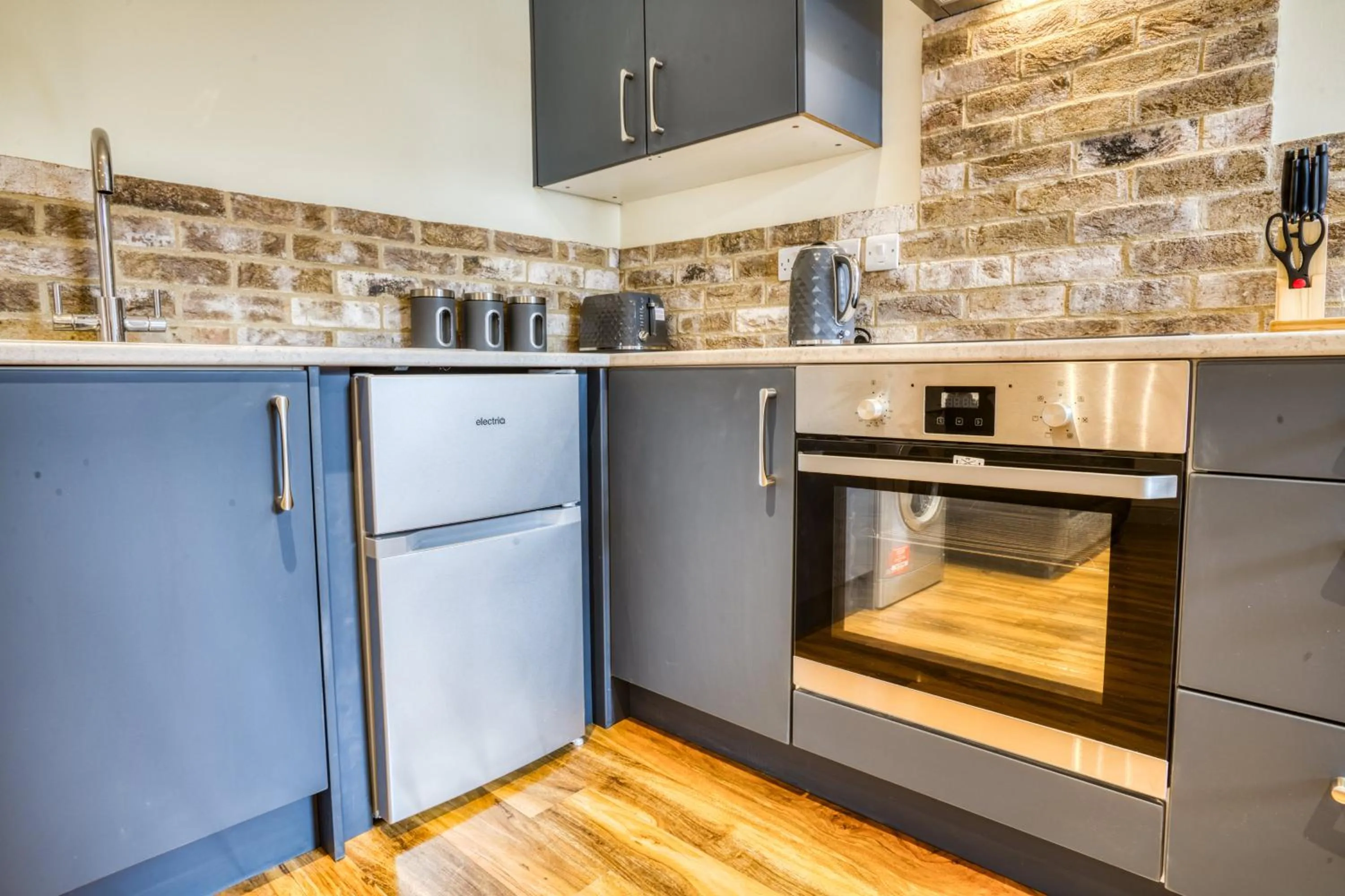 Kitchen or kitchenette in Suite 2- 2 Bed Apartment