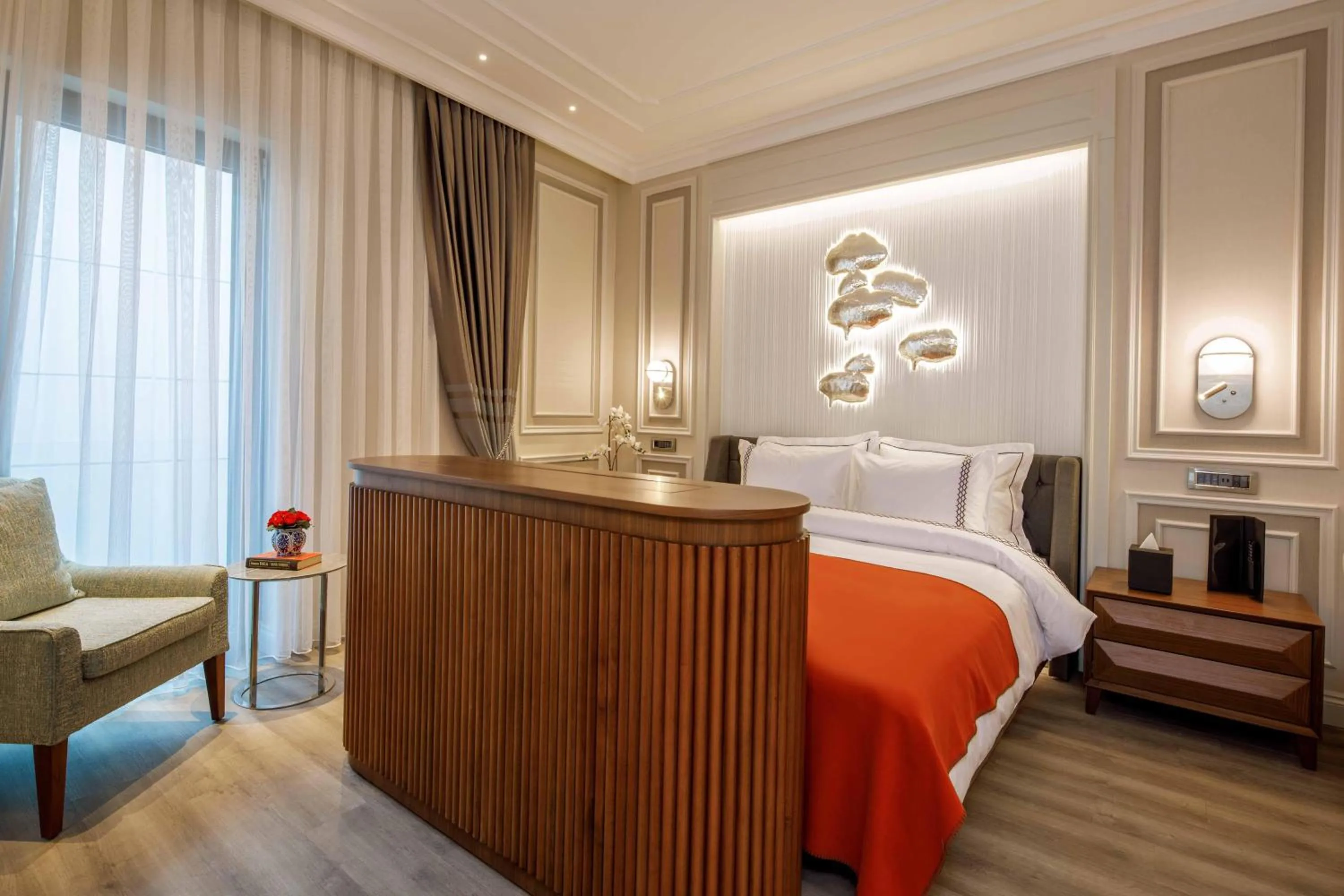 Photo of the whole room, Bed in Amiral Palace Hotel Boutique Class