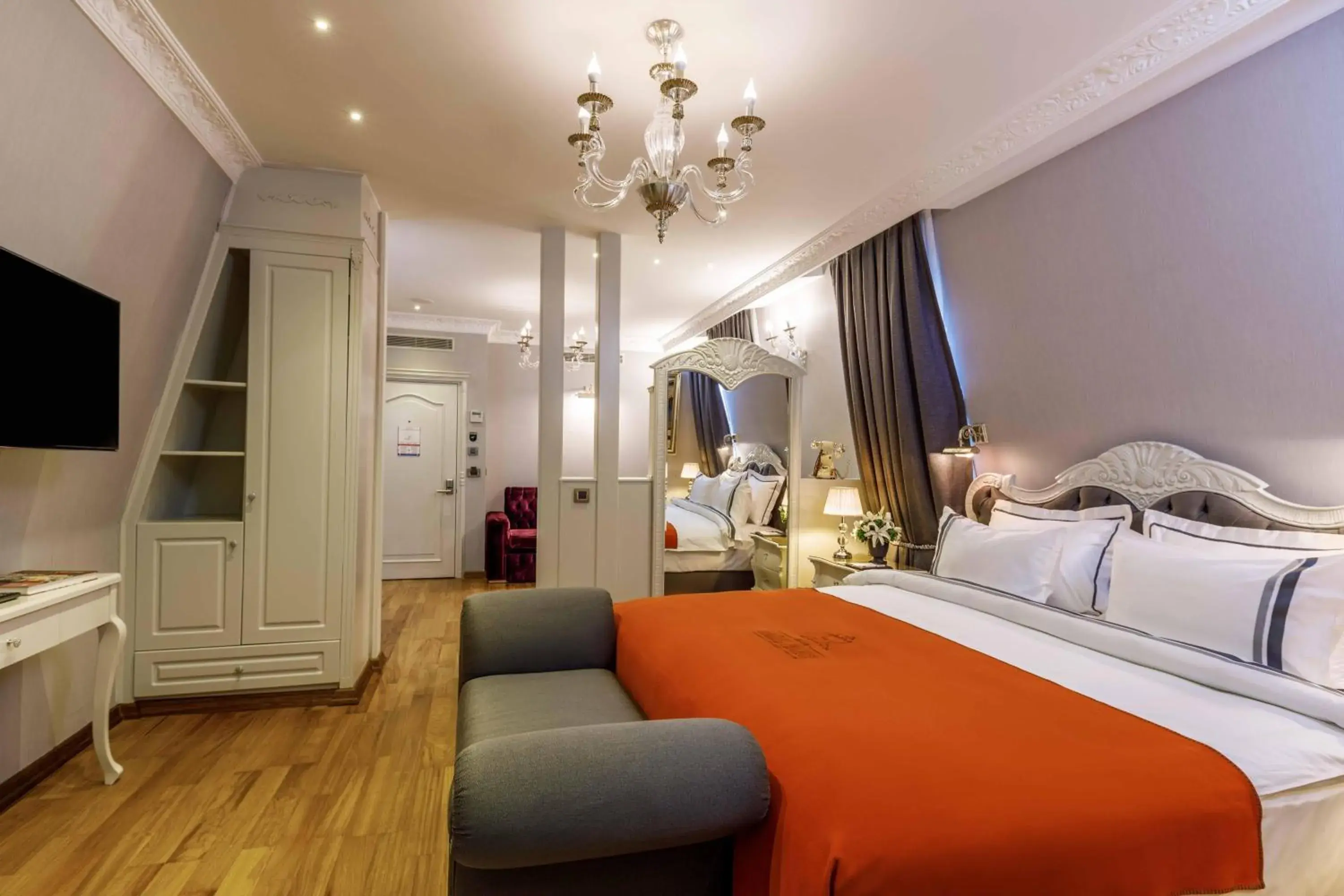 Photo of the whole room, Bed in Amiral Palace Hotel Boutique Class Photo of the whole room, Bed in Amiral Palace Hotel Boutique Class