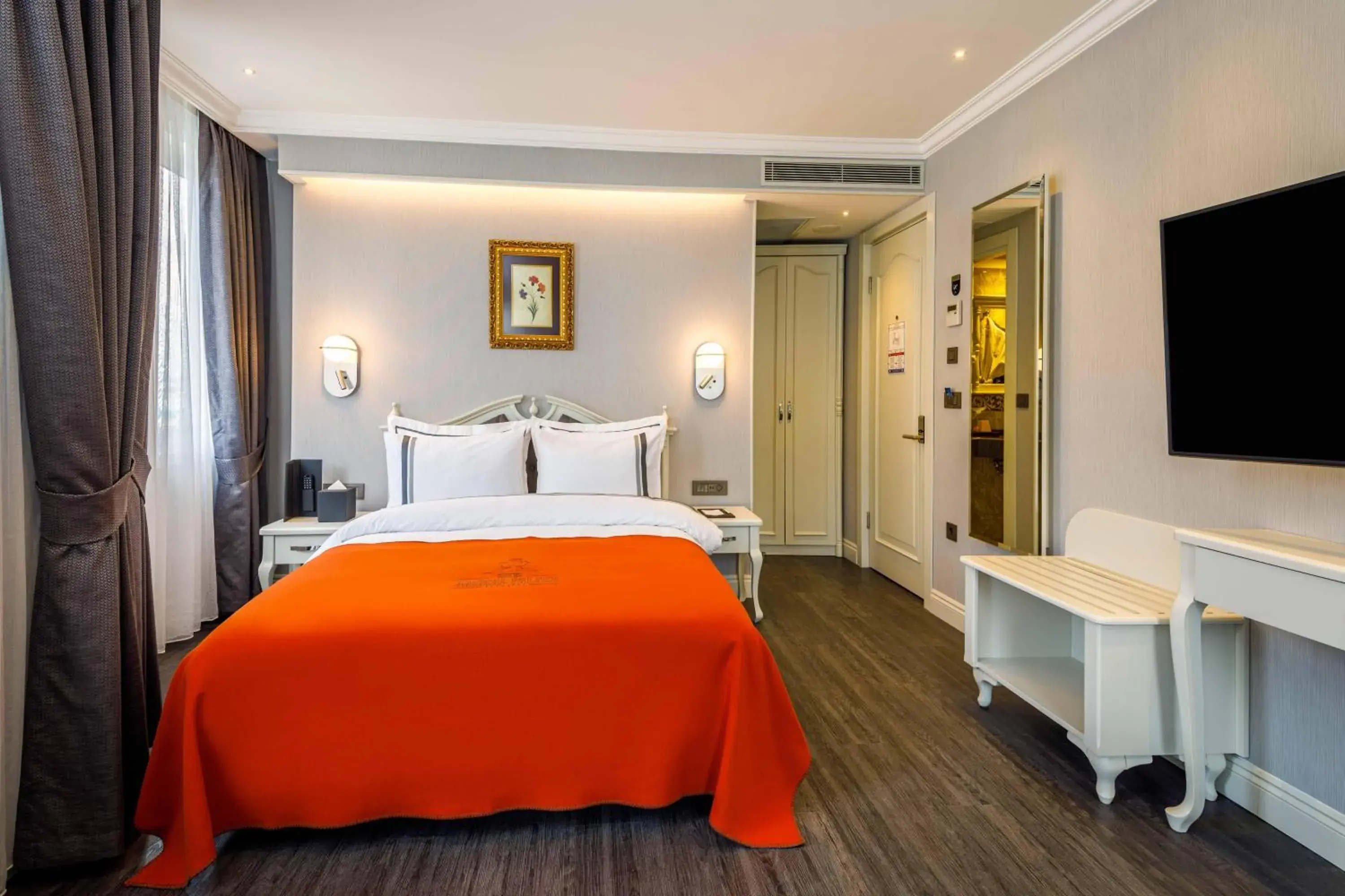 Photo of the whole room, Bed in Amiral Palace Hotel Boutique Class Photo of the whole room, Bed in Amiral Palace Hotel Boutique Class