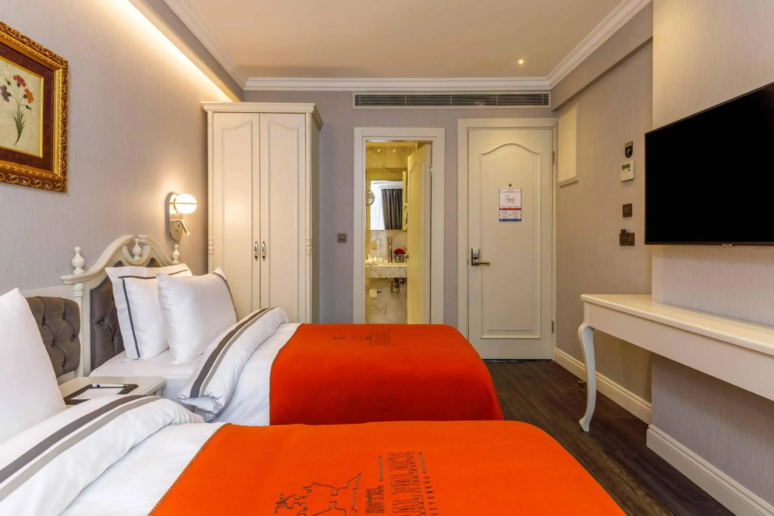 Photo of the whole room, Bed in Amiral Palace Hotel Boutique Class Photo of the whole room, Bed in Amiral Palace Hotel Boutique Class