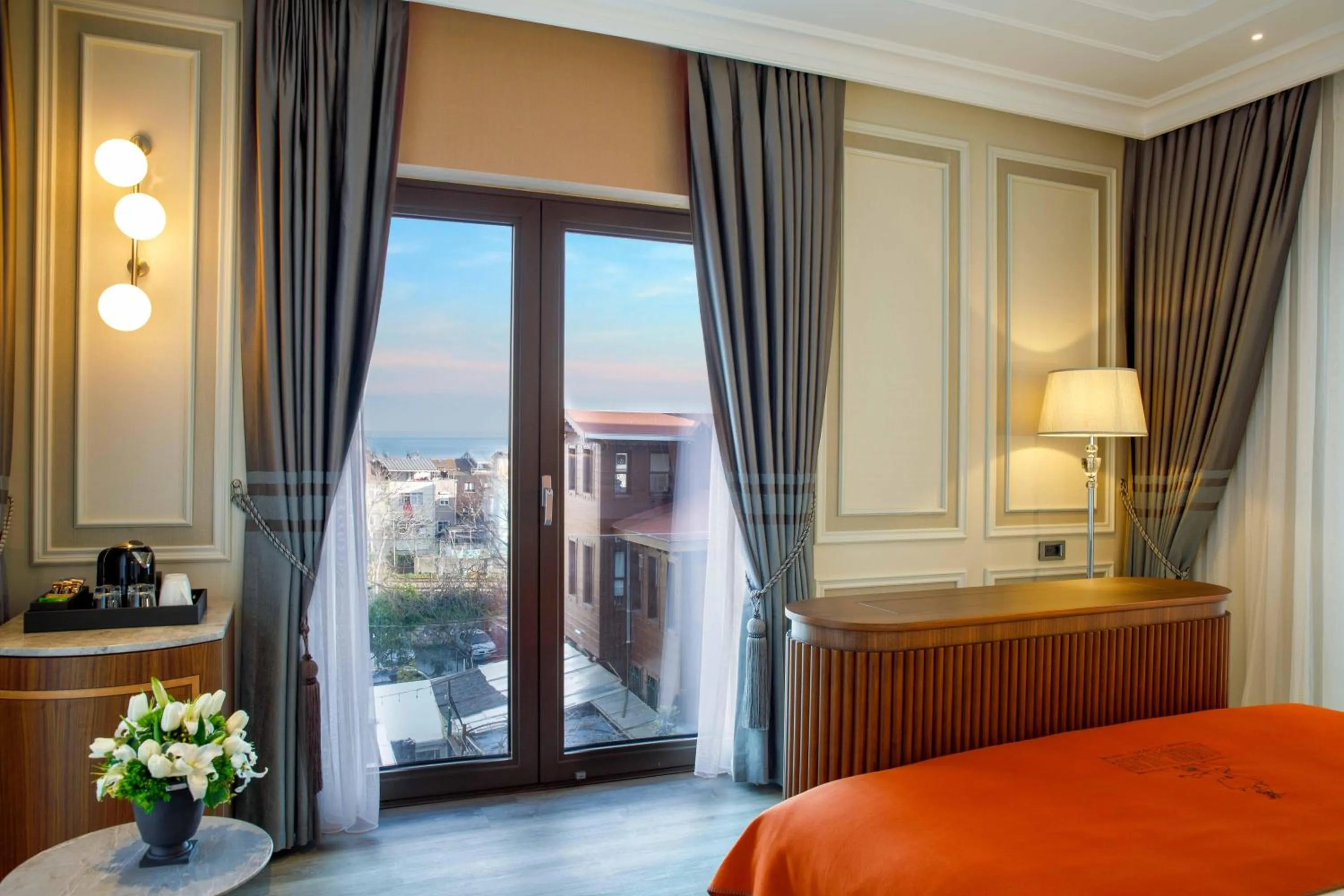 Photo of the whole room, Bed in Amiral Palace Hotel Boutique Class