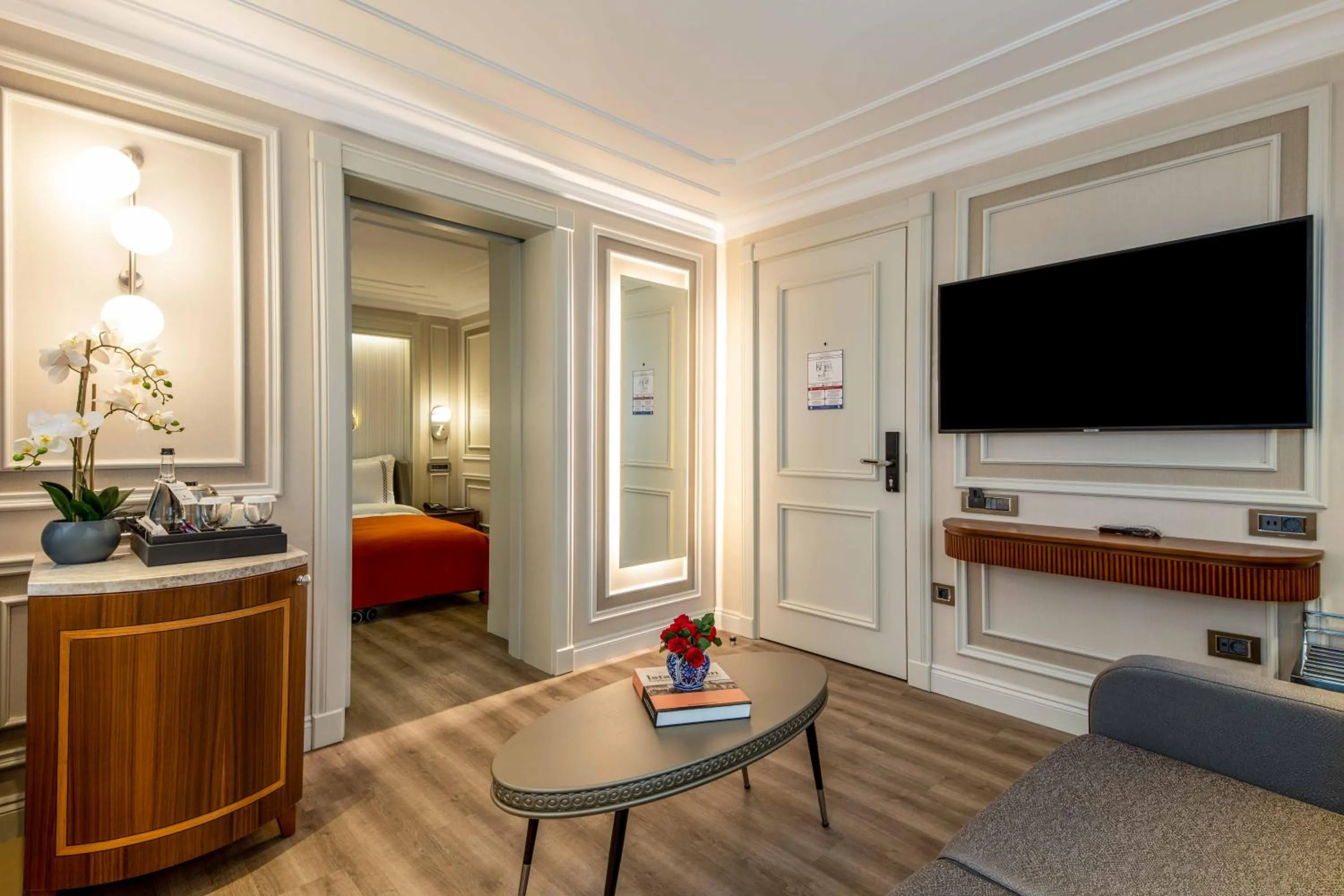 Living room, Bed in Amiral Palace Hotel Boutique Class