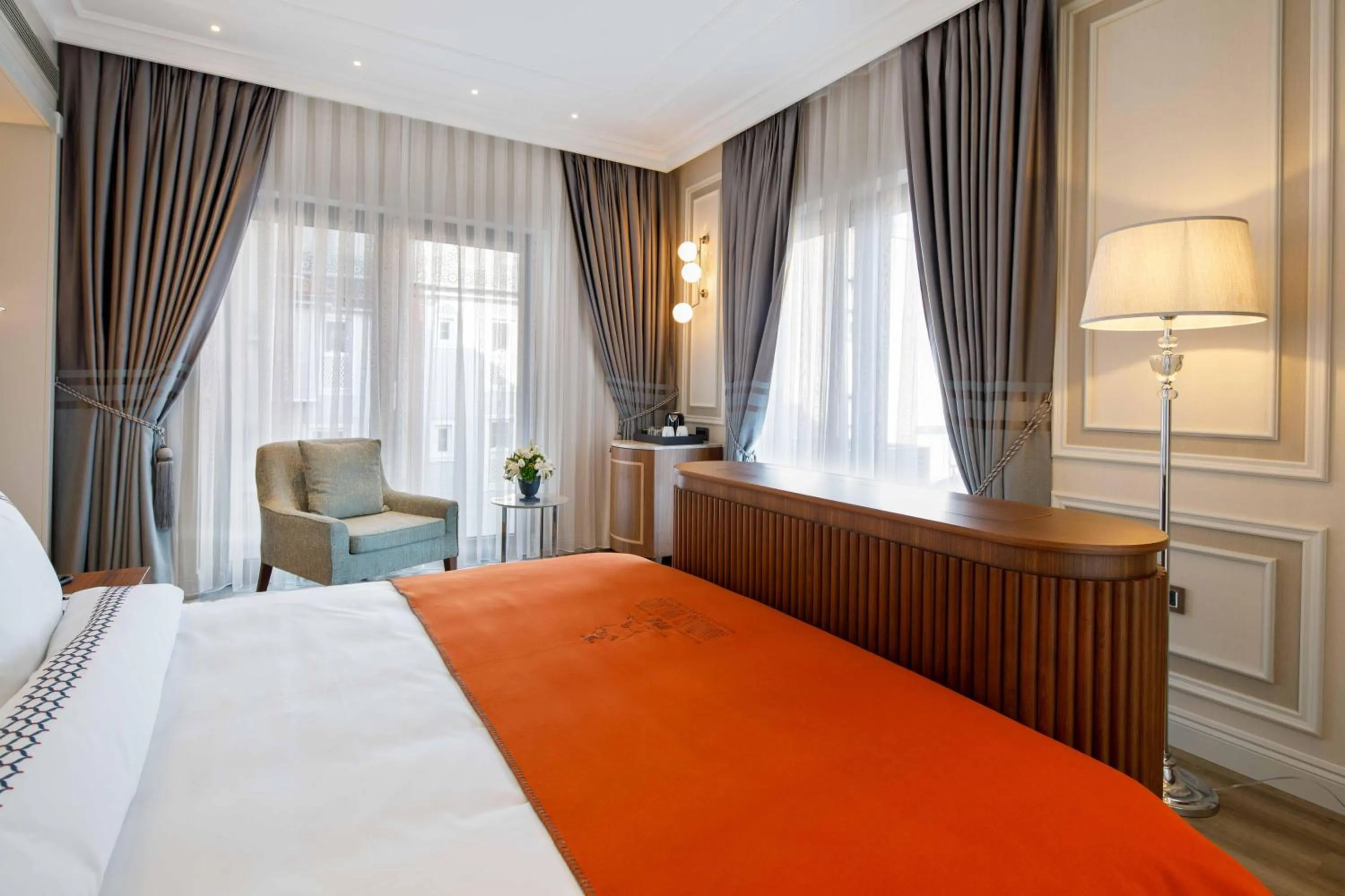 Photo of the whole room, Bed in Amiral Palace Hotel Boutique Class