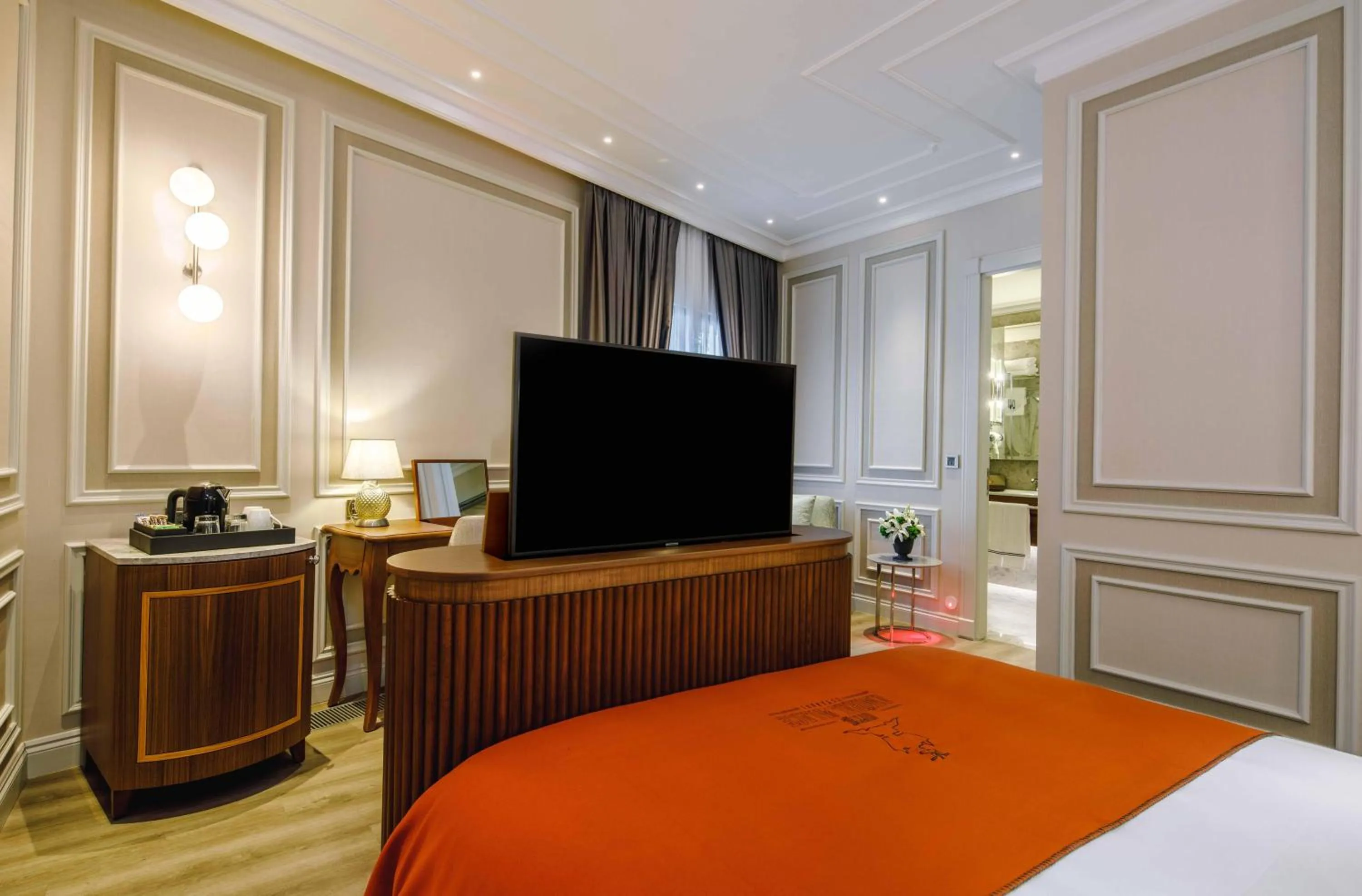 Photo of the whole room, Bed in Amiral Palace Hotel Boutique Class