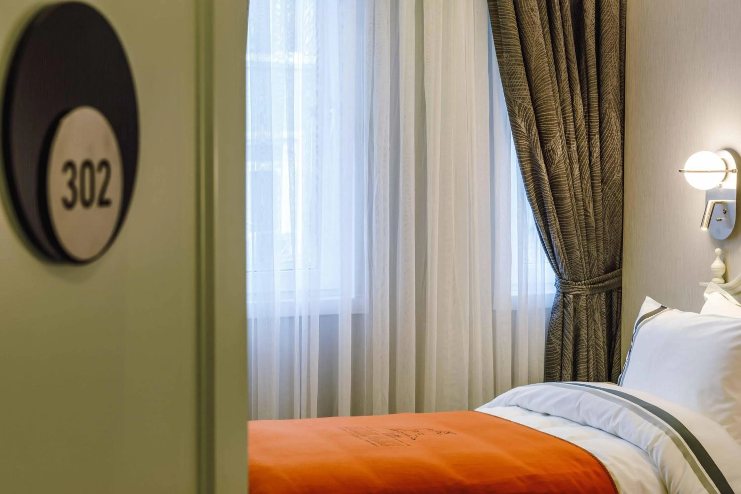 Photo of the whole room, Bed in Amiral Palace Hotel Boutique Class