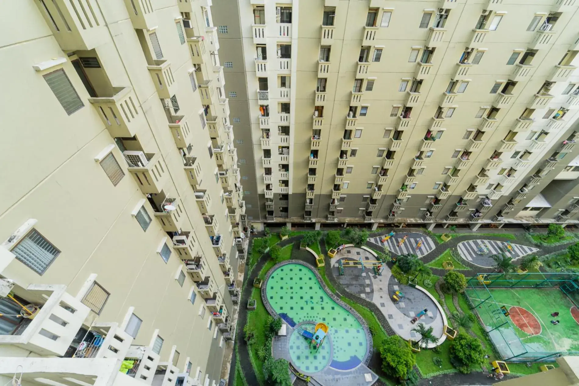 Property building in RedLiving Apartemen Gateway Cicadas - Sarana Cipta Mahakarya Property building in RedLiving Apartemen Gateway Cicadas - Sarana Cipta Mahakarya