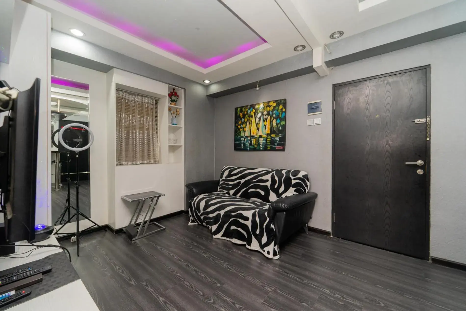 Living room in RedLiving Apartemen Gateway Cicadas - Sarana Cipta Mahakarya Living room in RedLiving Apartemen Gateway Cicadas - Sarana Cipta Mahakarya