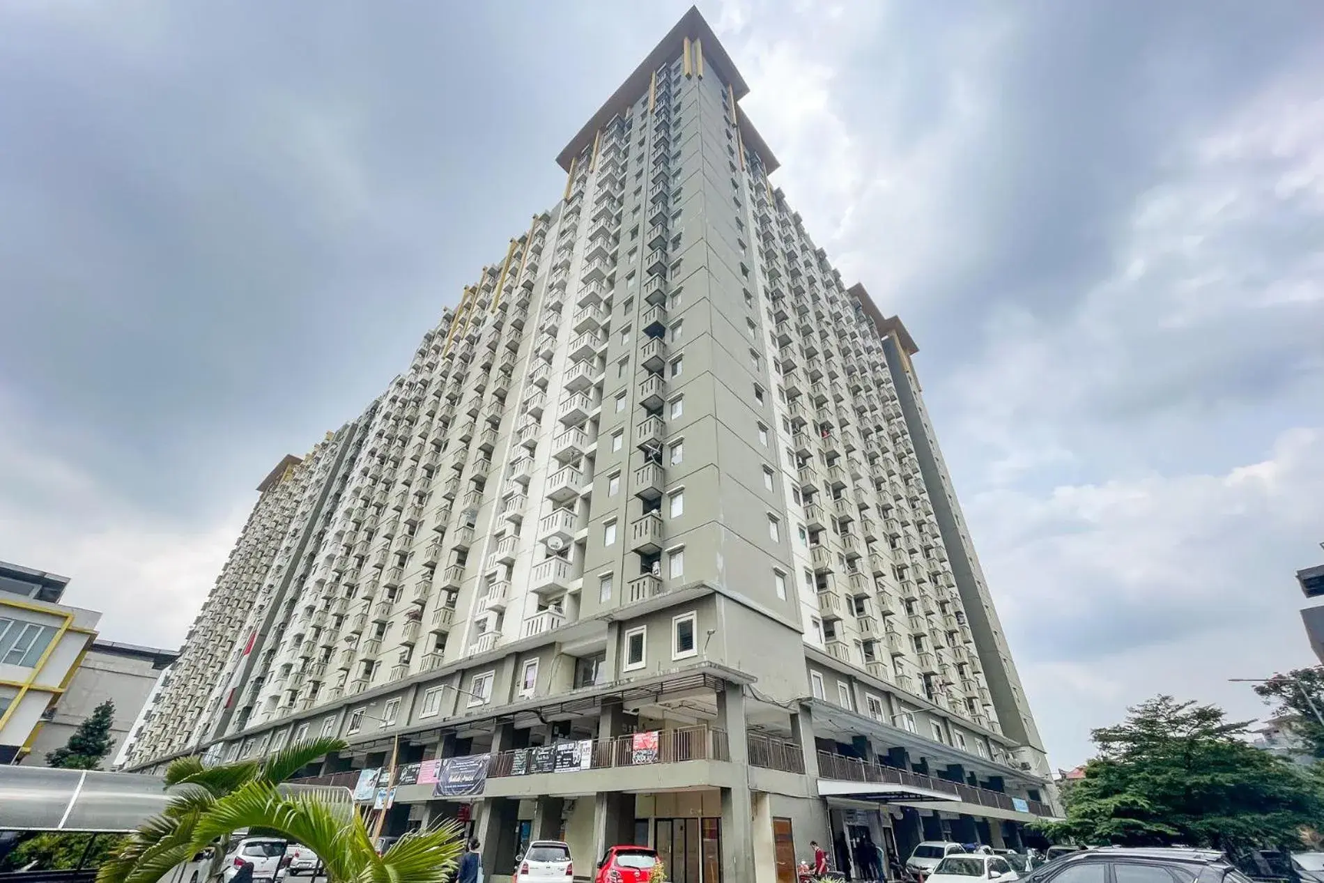 Property building in RedLiving Apartemen Gateway Cicadas - Sarana Cipta Mahakarya Property building in RedLiving Apartemen Gateway Cicadas - Sarana Cipta Mahakarya